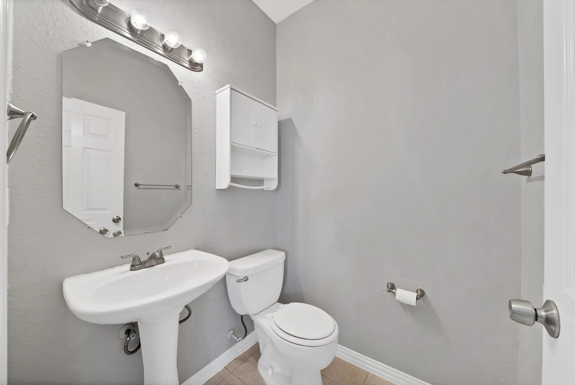 Single Family Residence For Sale in Tarrant County , 4833 Bridle Path Way, Fort Worth, Texas 76244, 4 Bedroom, 4 Bathroom, 2 Garage spaces, 2,543 Sqft, built in 2001, mls#21351189, Real Estate Agent in Fort Worth, Homes For Sale in Tarrant county, Homes For Sale in Fort Worth, Realtor in Fort Worth Texas, Real Estate Brokerage Independent Realty Texas, Luminita Cordes Realtor