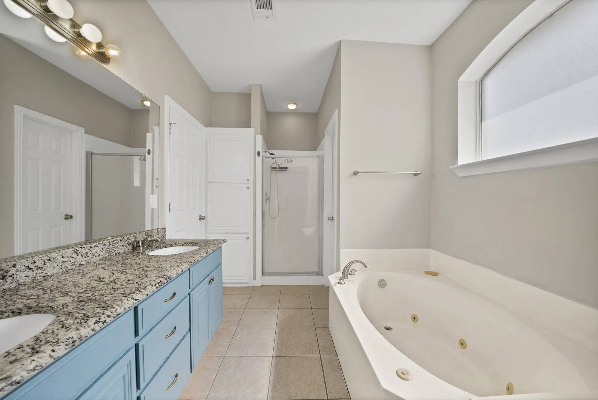Single Family Residence For Sale in Tarrant County , 4833 Bridle Path Way, Fort Worth, Texas 76244, 4 Bedroom, 4 Bathroom, 2 Garage spaces, 2,543 Sqft, built in 2001, mls#21351189, Real Estate Agent in Fort Worth, Homes For Sale in Tarrant county, Homes For Sale in Fort Worth, Realtor in Fort Worth Texas, Real Estate Brokerage Independent Realty Texas, Luminita Cordes Realtor