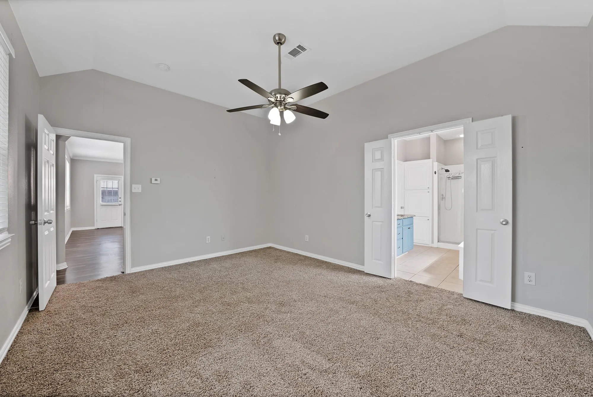 Single Family Residence For Sale in Tarrant County , 4833 Bridle Path Way, Fort Worth, Texas 76244, 4 Bedroom, 4 Bathroom, 2 Garage spaces, 2,543 Sqft, built in 2001, mls#21351189, Real Estate Agent in Fort Worth, Homes For Sale in Tarrant county, Homes For Sale in Fort Worth, Realtor in Fort Worth Texas, Real Estate Brokerage Independent Realty Texas, Luminita Cordes Realtor
