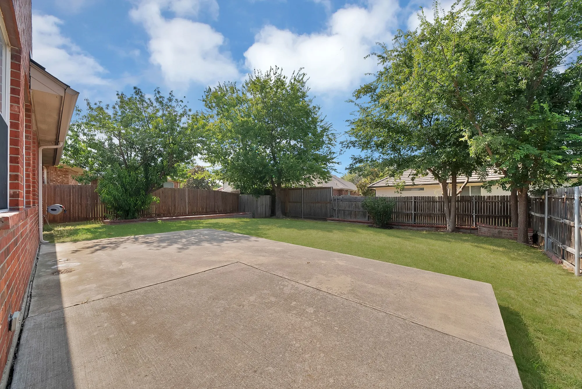 Single Family Residence For Sale in Tarrant County , 4833 Bridle Path Way, Fort Worth, Texas 76244, 4 Bedroom, 4 Bathroom, 2 Garage spaces, 2,543 Sqft, built in 2001, mls#21351189, Real Estate Agent in Fort Worth, Homes For Sale in Tarrant county, Homes For Sale in Fort Worth, Realtor in Fort Worth Texas, Real Estate Brokerage Independent Realty Texas, Luminita Cordes Realtor