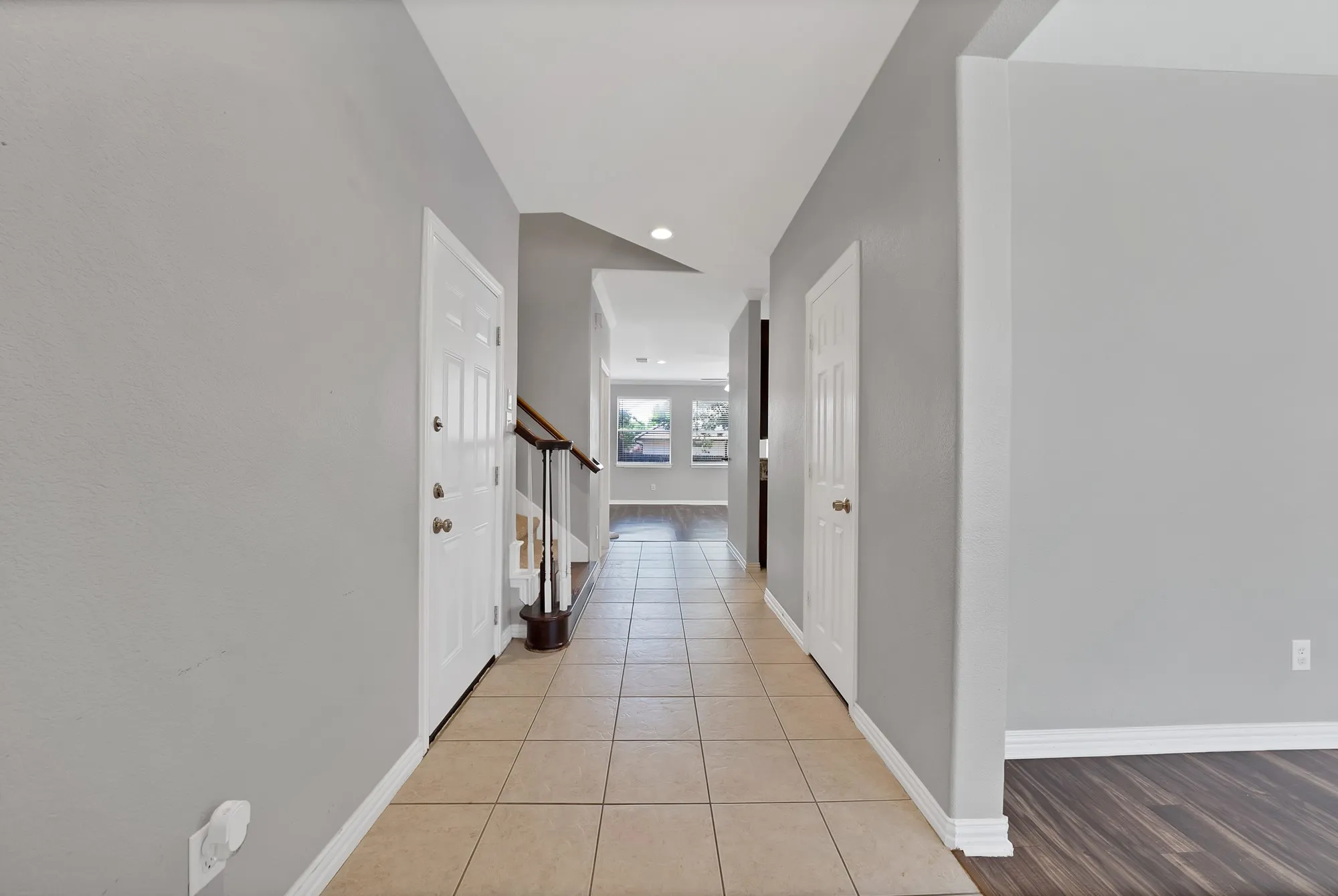 Single Family Residence For Sale in Tarrant County , 4833 Bridle Path Way, Fort Worth, Texas 76244, 4 Bedroom, 4 Bathroom, 2 Garage spaces, 2,543 Sqft, built in 2001, mls#21351189, Real Estate Agent in Fort Worth, Homes For Sale in Tarrant county, Homes For Sale in Fort Worth, Realtor in Fort Worth Texas, Real Estate Brokerage Independent Realty Texas, Luminita Cordes Realtor