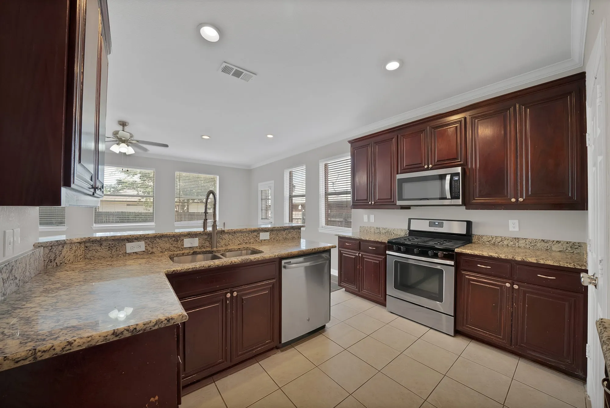 Single Family Residence For Sale in Tarrant County , 4833 Bridle Path Way, Fort Worth, Texas 76244, 4 Bedroom, 4 Bathroom, 2 Garage spaces, 2,543 Sqft, built in 2001, mls#21351189, Real Estate Agent in Fort Worth, Homes For Sale in Tarrant county, Homes For Sale in Fort Worth, Realtor in Fort Worth Texas, Real Estate Brokerage Independent Realty Texas, Luminita Cordes Realtor