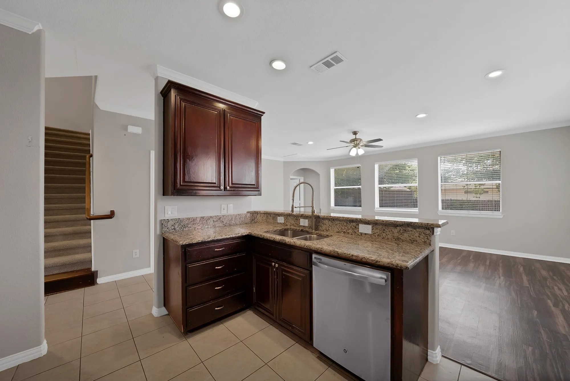 Single Family Residence For Sale in Tarrant County , 4833 Bridle Path Way, Fort Worth, Texas 76244, 4 Bedroom, 4 Bathroom, 2 Garage spaces, 2,543 Sqft, built in 2001, mls#21351189, Real Estate Agent in Fort Worth, Homes For Sale in Tarrant county, Homes For Sale in Fort Worth, Realtor in Fort Worth Texas, Real Estate Brokerage Independent Realty Texas, Luminita Cordes Realtor