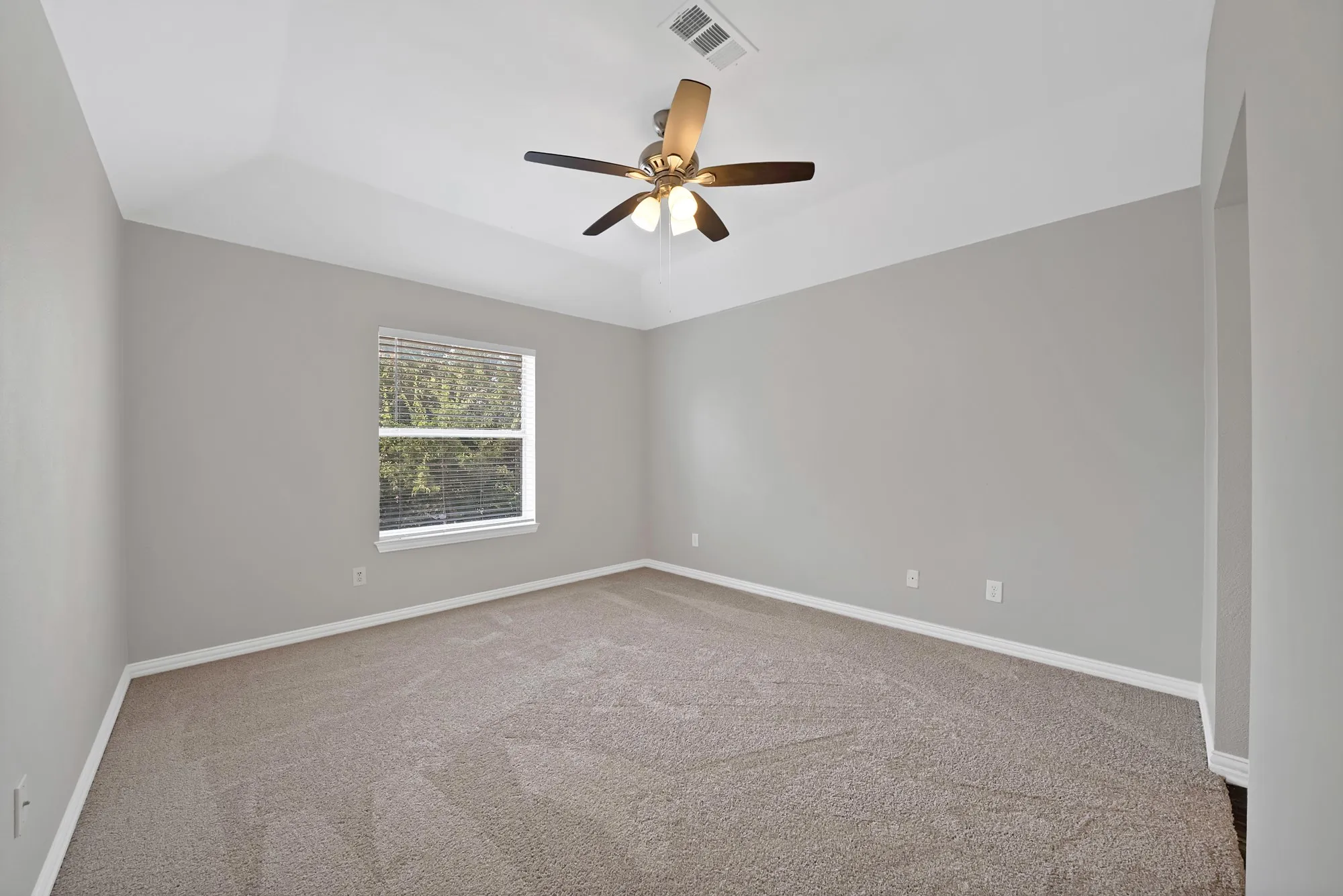 Single Family Residence For Sale in Tarrant County , 4833 Bridle Path Way, Fort Worth, Texas 76244, 4 Bedroom, 4 Bathroom, 2 Garage spaces, 2,543 Sqft, built in 2001, mls#21351189, Real Estate Agent in Fort Worth, Homes For Sale in Tarrant county, Homes For Sale in Fort Worth, Realtor in Fort Worth Texas, Real Estate Brokerage Independent Realty Texas, Luminita Cordes Realtor