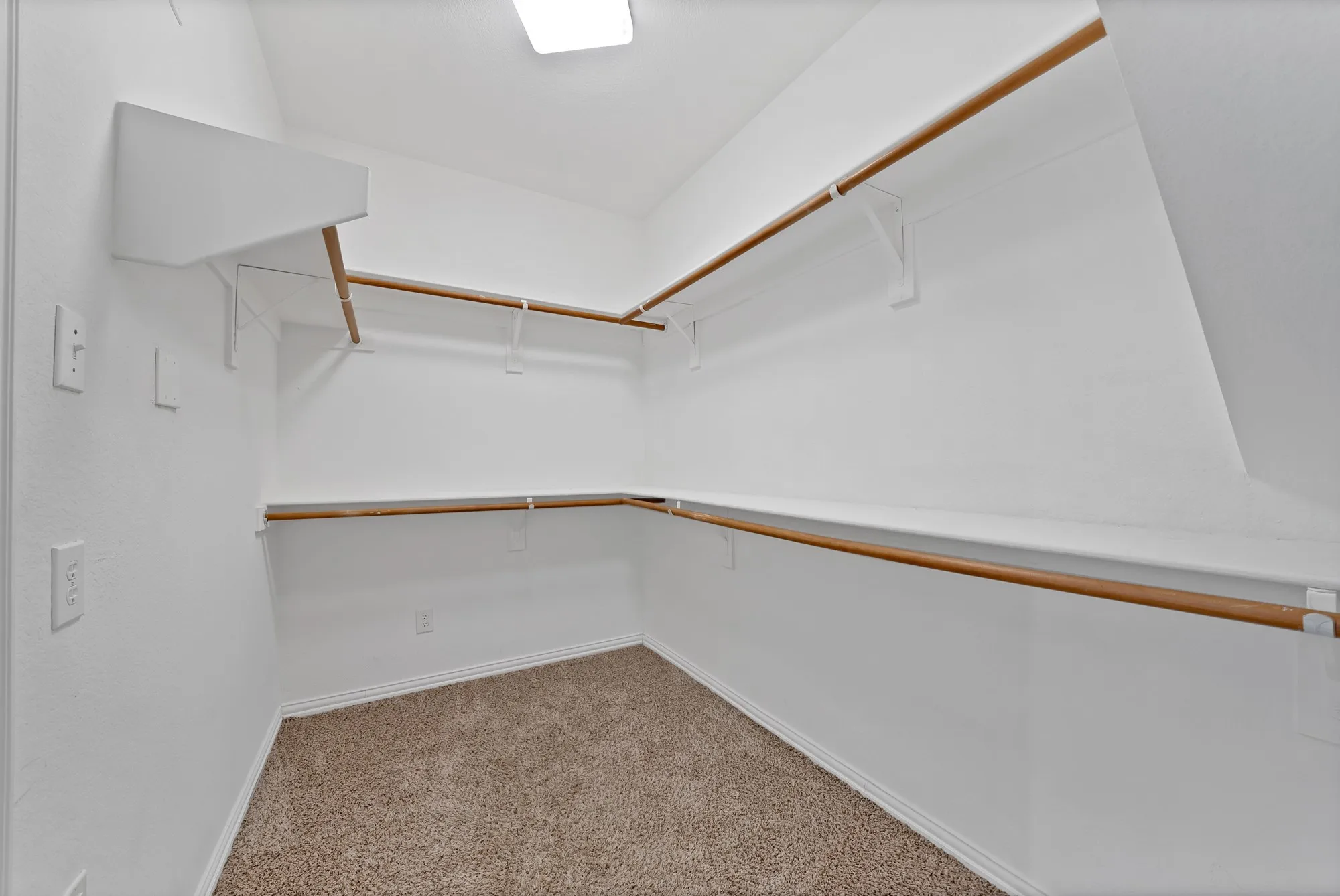 Single Family Residence For Sale in Tarrant County , 4833 Bridle Path Way, Fort Worth, Texas 76244, 4 Bedroom, 4 Bathroom, 2 Garage spaces, 2,543 Sqft, built in 2001, mls#21351189, Real Estate Agent in Fort Worth, Homes For Sale in Tarrant county, Homes For Sale in Fort Worth, Realtor in Fort Worth Texas, Real Estate Brokerage Independent Realty Texas, Luminita Cordes Realtor