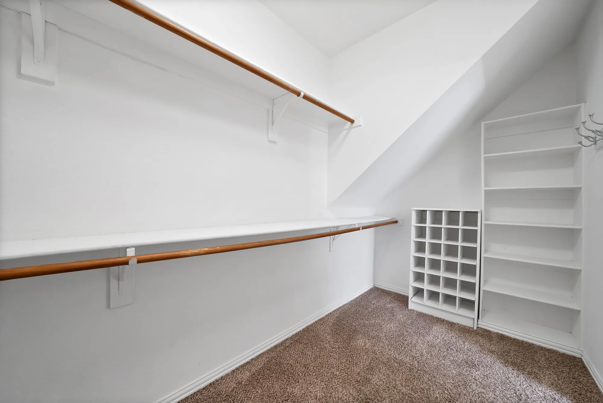 Single Family Residence For Sale in Tarrant County , 4833 Bridle Path Way, Fort Worth, Texas 76244, 4 Bedroom, 4 Bathroom, 2 Garage spaces, 2,543 Sqft, built in 2001, mls#21351189, Real Estate Agent in Fort Worth, Homes For Sale in Tarrant county, Homes For Sale in Fort Worth, Realtor in Fort Worth Texas, Real Estate Brokerage Independent Realty Texas, Luminita Cordes Realtor