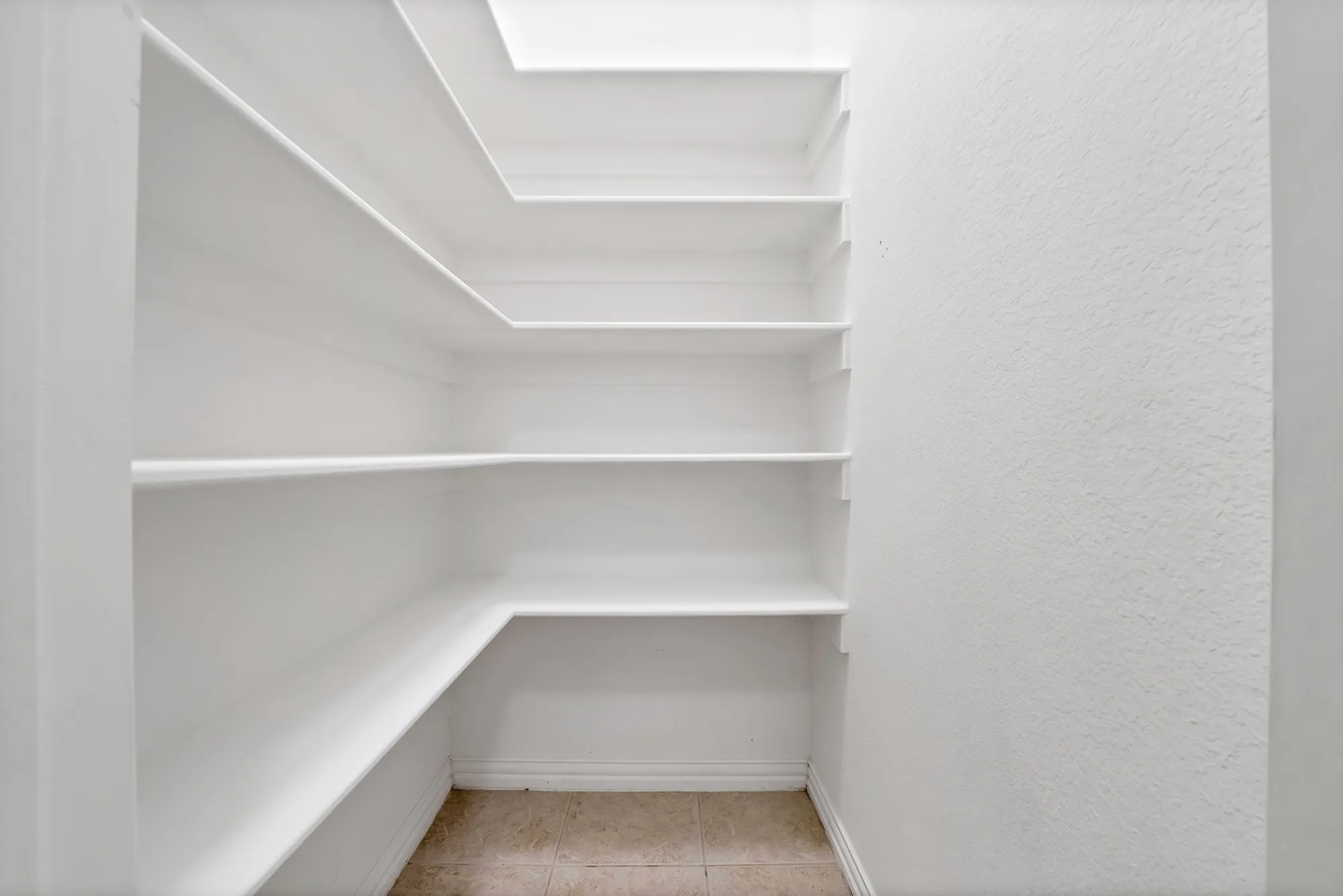 Single Family Residence For Sale in Tarrant County , 4833 Bridle Path Way, Fort Worth, Texas 76244, 4 Bedroom, 4 Bathroom, 2 Garage spaces, 2,543 Sqft, built in 2001, mls#21351189, Real Estate Agent in Fort Worth, Homes For Sale in Tarrant county, Homes For Sale in Fort Worth, Realtor in Fort Worth Texas, Real Estate Brokerage Independent Realty Texas, Luminita Cordes Realtor