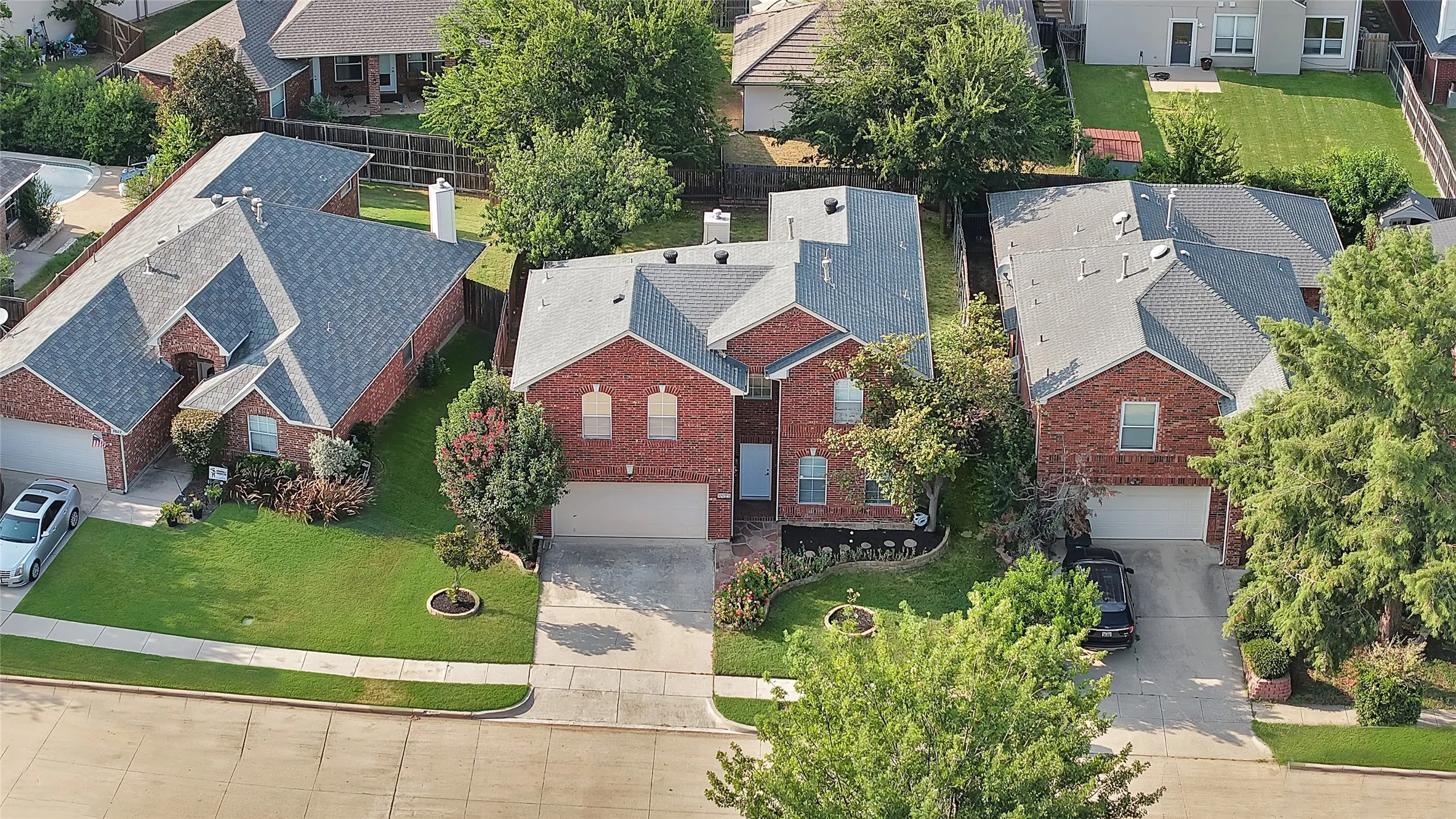 Single Family Residence For Sale in Tarrant County , 4833 Bridle Path Way, Fort Worth, Texas 76244, 4 Bedroom, 4 Bathroom, 2 Garage spaces, 2,543 Sqft, built in 2001, mls#21351189, Real Estate Agent in Fort Worth, Homes For Sale in Tarrant county, Homes For Sale in Fort Worth, Realtor in Fort Worth Texas, Real Estate Brokerage Independent Realty Texas, Luminita Cordes Realtor