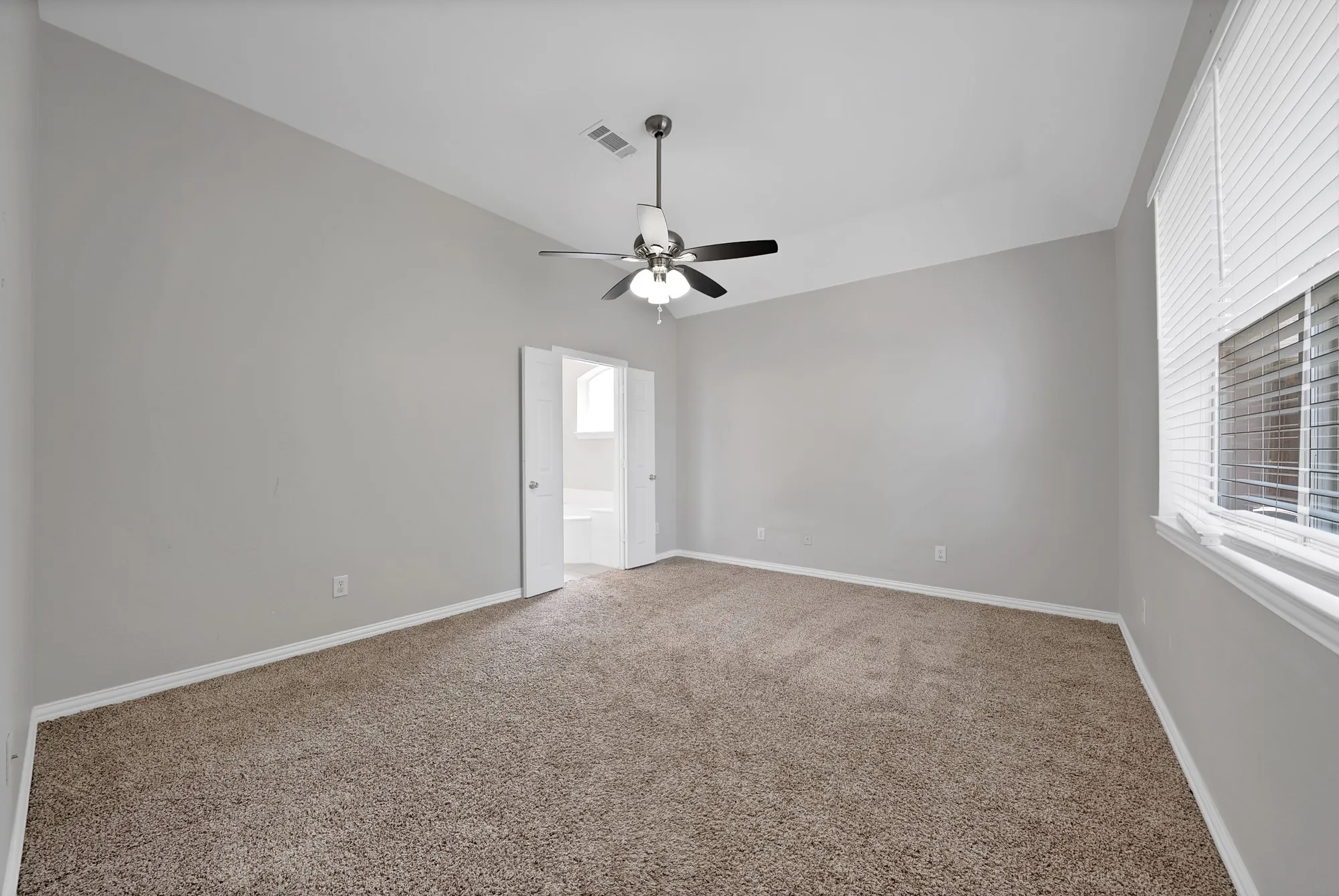 Single Family Residence For Sale in Tarrant County , 4833 Bridle Path Way, Fort Worth, Texas 76244, 4 Bedroom, 4 Bathroom, 2 Garage spaces, 2,543 Sqft, built in 2001, mls#21351189, Real Estate Agent in Fort Worth, Homes For Sale in Tarrant county, Homes For Sale in Fort Worth, Realtor in Fort Worth Texas, Real Estate Brokerage Independent Realty Texas, Luminita Cordes Realtor