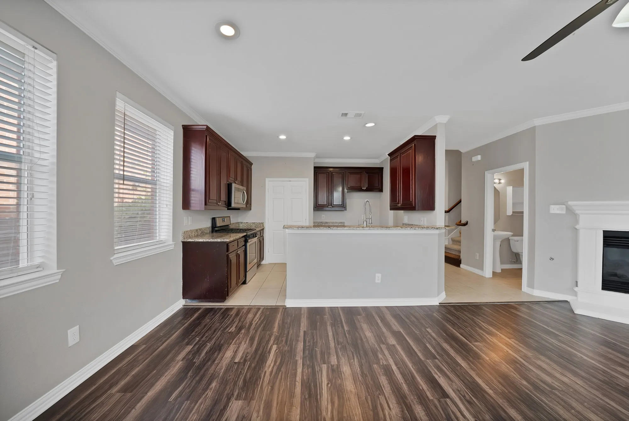 Single Family Residence For Sale in Tarrant County , 4833 Bridle Path Way, Fort Worth, Texas 76244, 4 Bedroom, 4 Bathroom, 2 Garage spaces, 2,543 Sqft, built in 2001, mls#21351189, Real Estate Agent in Fort Worth, Homes For Sale in Tarrant county, Homes For Sale in Fort Worth, Realtor in Fort Worth Texas, Real Estate Brokerage Independent Realty Texas, Luminita Cordes Realtor