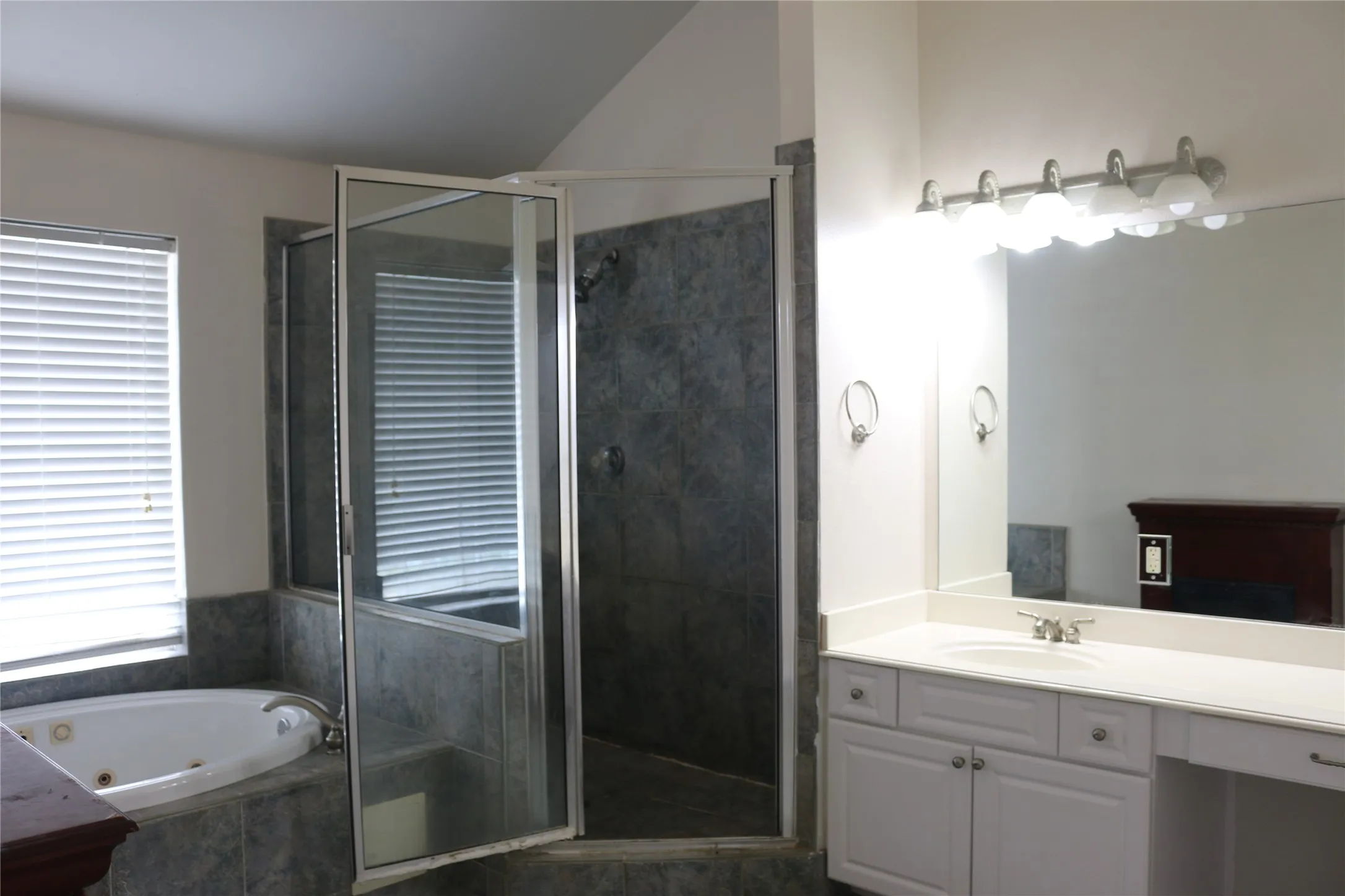 Townhouse For Rent in Collin County , 629 Park Place Drive, Allen, Texas 75002, 3 Bedroom, 3 Bathroom, Garage spaces, 1,783 Sqft, built in 1999, mls#21351240, Real Estate Agent in Allen, Homes For Rent in Collin county, Homes For Rent in Allen, Realtor in Allen Texas, Real Estate Brokerage Independent Realty Texas, Luminita Cordes Realtor