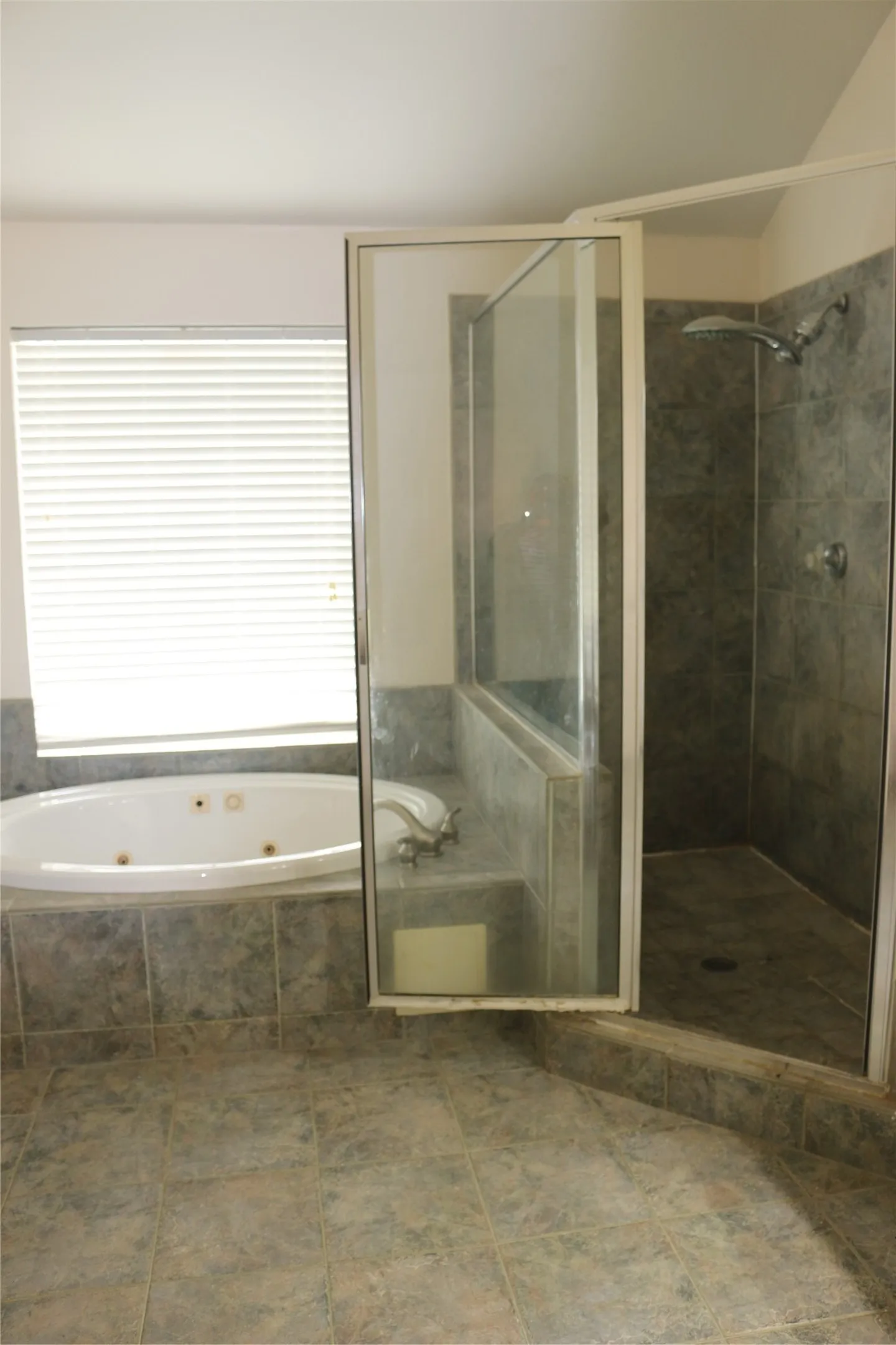 Townhouse For Rent in Collin County , 629 Park Place Drive, Allen, Texas 75002, 3 Bedroom, 3 Bathroom, Garage spaces, 1,783 Sqft, built in 1999, mls#21351240, Real Estate Agent in Allen, Homes For Rent in Collin county, Homes For Rent in Allen, Realtor in Allen Texas, Real Estate Brokerage Independent Realty Texas, Luminita Cordes Realtor