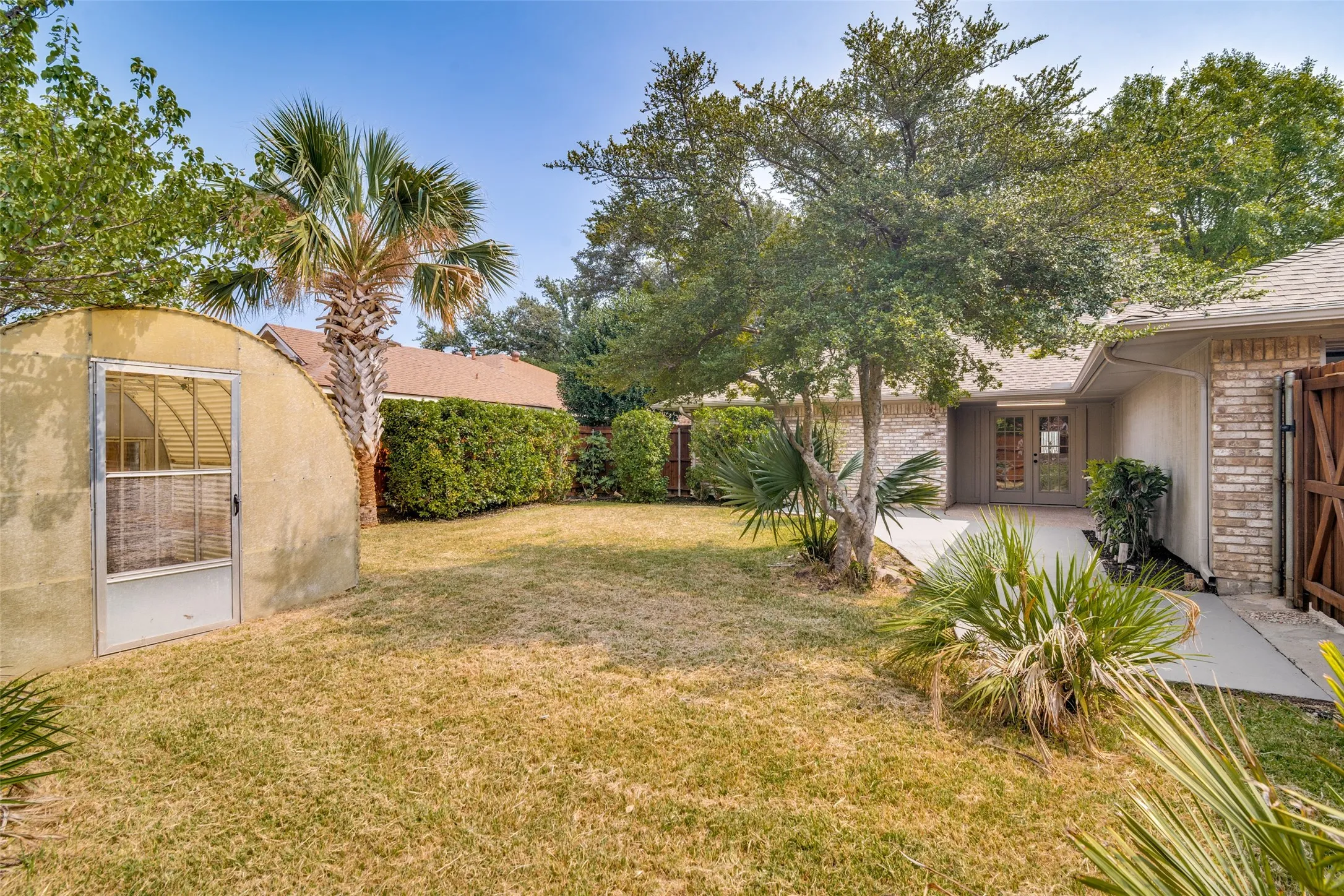 Single Family Residence For Sale in Dallas County , 2505 Parkside Drive, Garland, Texas 75040, 3 Bedroom, 2 Bathroom, 2 Garage spaces, 2,071 Sqft, built in 1976, mls#21344058, Real Estate Agent in Garland, Homes For Sale in Dallas county, Homes For Sale in Garland, Realtor in Garland Texas, Real Estate Brokerage Independent Realty Texas, Luminita Cordes Realtor