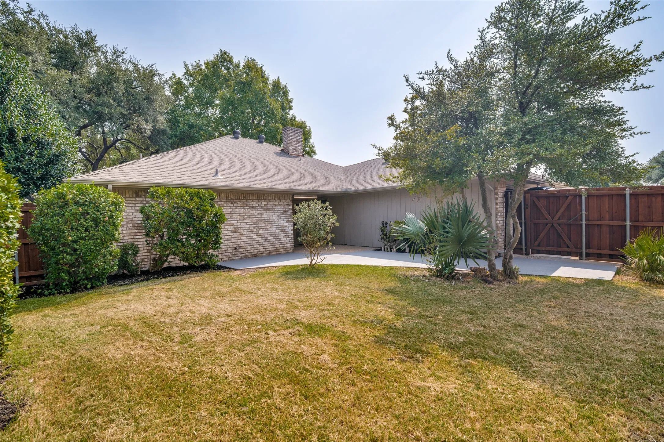 Single Family Residence For Sale in Dallas County , 2505 Parkside Drive, Garland, Texas 75040, 3 Bedroom, 2 Bathroom, 2 Garage spaces, 2,071 Sqft, built in 1976, mls#21344058, Real Estate Agent in Garland, Homes For Sale in Dallas county, Homes For Sale in Garland, Realtor in Garland Texas, Real Estate Brokerage Independent Realty Texas, Luminita Cordes Realtor