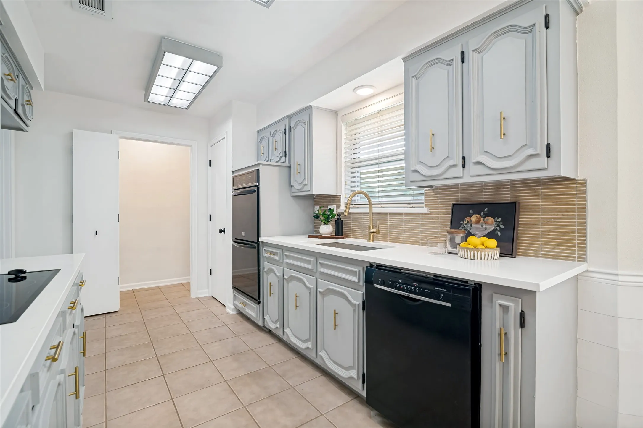 Single Family Residence For Sale in Dallas County , 2505 Parkside Drive, Garland, Texas 75040, 3 Bedroom, 2 Bathroom, 2 Garage spaces, 2,071 Sqft, built in 1976, mls#21344058, Real Estate Agent in Garland, Homes For Sale in Dallas county, Homes For Sale in Garland, Realtor in Garland Texas, Real Estate Brokerage Independent Realty Texas, Luminita Cordes Realtor