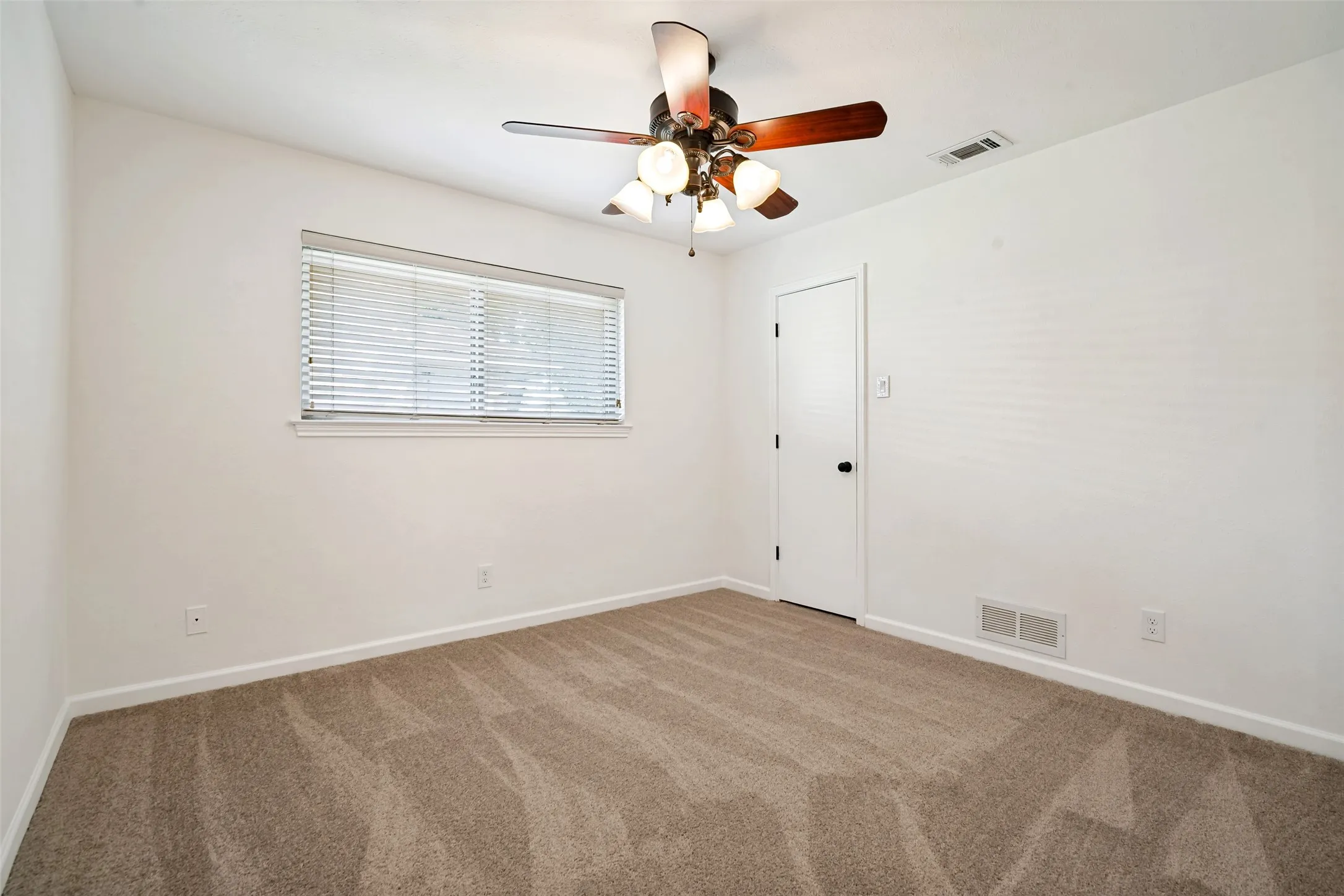 Single Family Residence For Sale in Dallas County , 2505 Parkside Drive, Garland, Texas 75040, 3 Bedroom, 2 Bathroom, 2 Garage spaces, 2,071 Sqft, built in 1976, mls#21344058, Real Estate Agent in Garland, Homes For Sale in Dallas county, Homes For Sale in Garland, Realtor in Garland Texas, Real Estate Brokerage Independent Realty Texas, Luminita Cordes Realtor