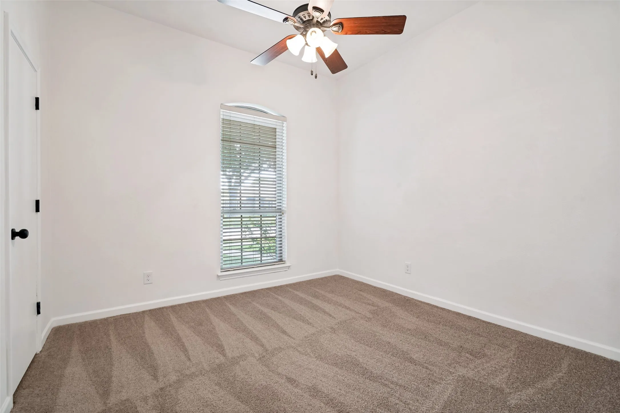 Single Family Residence For Sale in Dallas County , 2505 Parkside Drive, Garland, Texas 75040, 3 Bedroom, 2 Bathroom, 2 Garage spaces, 2,071 Sqft, built in 1976, mls#21344058, Real Estate Agent in Garland, Homes For Sale in Dallas county, Homes For Sale in Garland, Realtor in Garland Texas, Real Estate Brokerage Independent Realty Texas, Luminita Cordes Realtor