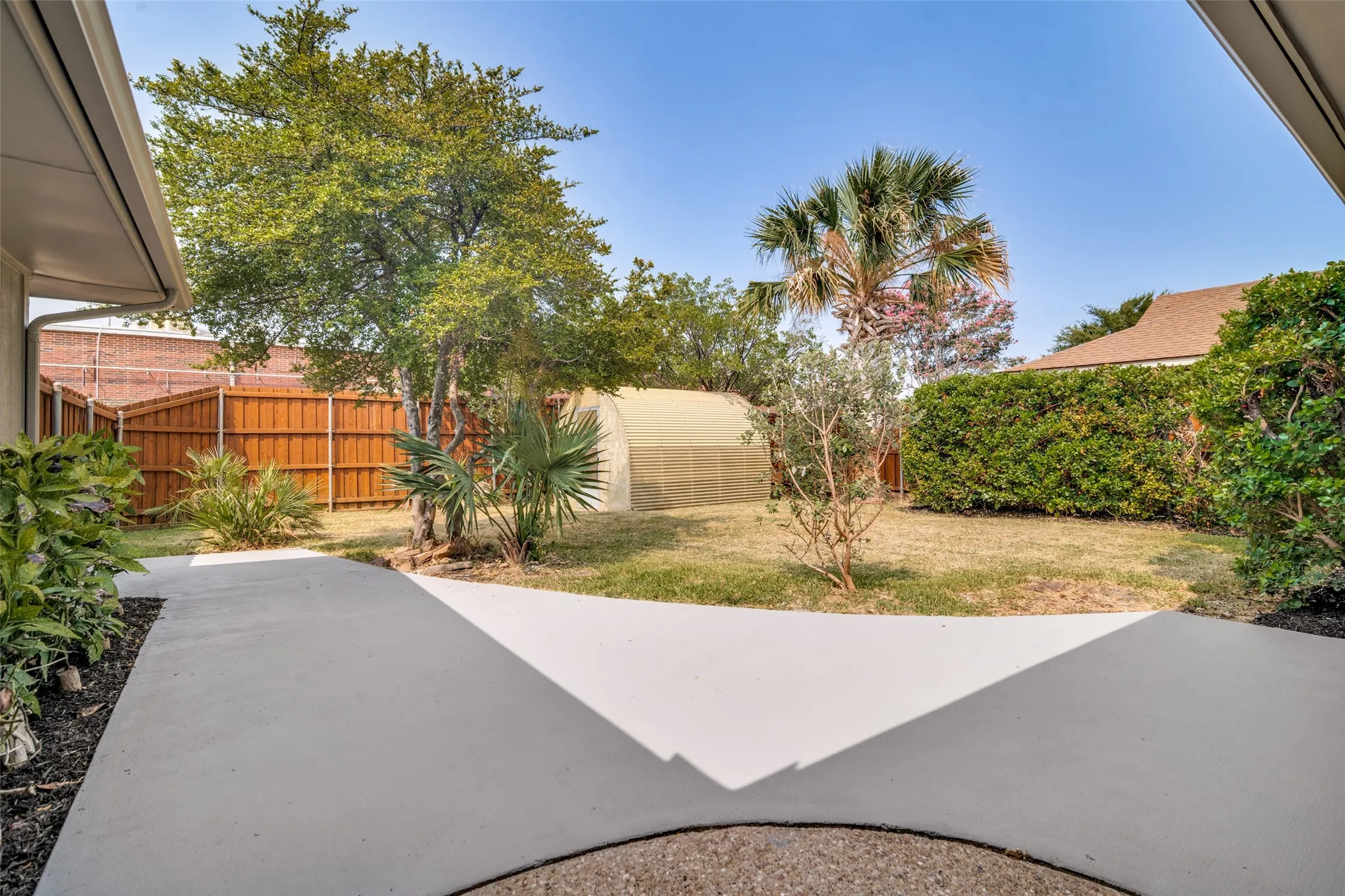 Single Family Residence For Sale in Dallas County , 2505 Parkside Drive, Garland, Texas 75040, 3 Bedroom, 2 Bathroom, 2 Garage spaces, 2,071 Sqft, built in 1976, mls#21344058, Real Estate Agent in Garland, Homes For Sale in Dallas county, Homes For Sale in Garland, Realtor in Garland Texas, Real Estate Brokerage Independent Realty Texas, Luminita Cordes Realtor