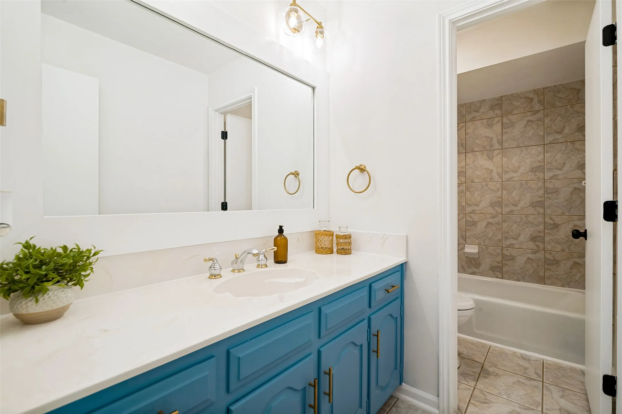 Single Family Residence For Sale in Dallas County , 2505 Parkside Drive, Garland, Texas 75040, 3 Bedroom, 2 Bathroom, 2 Garage spaces, 2,071 Sqft, built in 1976, mls#21344058, Real Estate Agent in Garland, Homes For Sale in Dallas county, Homes For Sale in Garland, Realtor in Garland Texas, Real Estate Brokerage Independent Realty Texas, Luminita Cordes Realtor