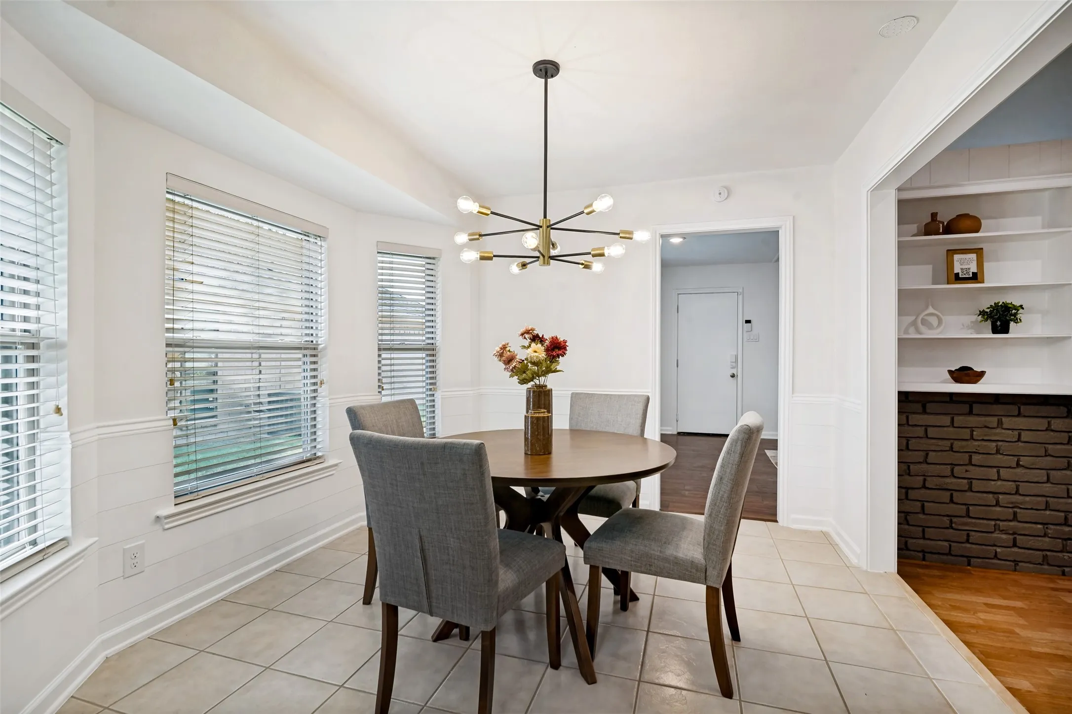 Single Family Residence For Sale in Dallas County , 2505 Parkside Drive, Garland, Texas 75040, 3 Bedroom, 2 Bathroom, 2 Garage spaces, 2,071 Sqft, built in 1976, mls#21344058, Real Estate Agent in Garland, Homes For Sale in Dallas county, Homes For Sale in Garland, Realtor in Garland Texas, Real Estate Brokerage Independent Realty Texas, Luminita Cordes Realtor