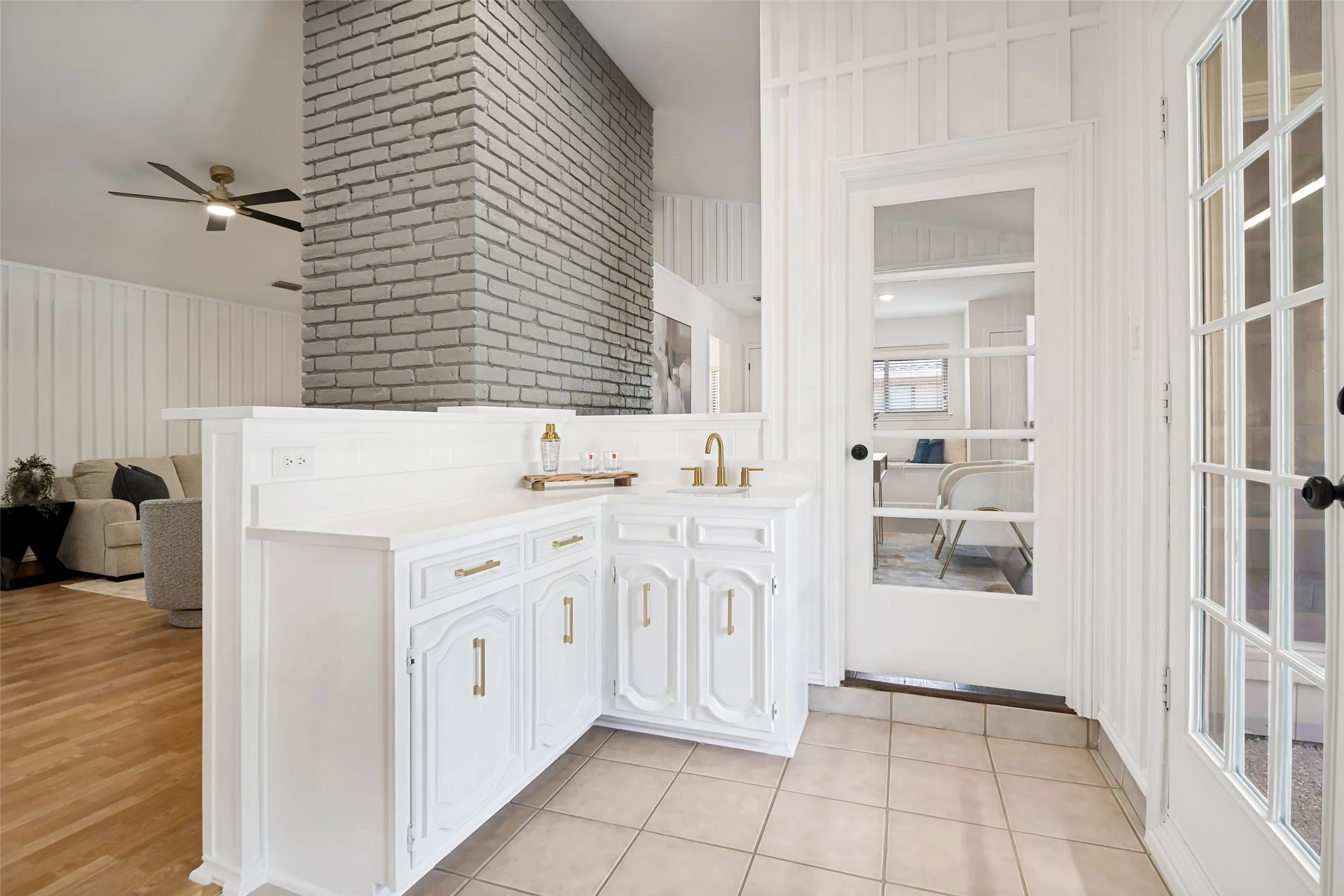 Single Family Residence For Sale in Dallas County , 2505 Parkside Drive, Garland, Texas 75040, 3 Bedroom, 2 Bathroom, 2 Garage spaces, 2,071 Sqft, built in 1976, mls#21344058, Real Estate Agent in Garland, Homes For Sale in Dallas county, Homes For Sale in Garland, Realtor in Garland Texas, Real Estate Brokerage Independent Realty Texas, Luminita Cordes Realtor