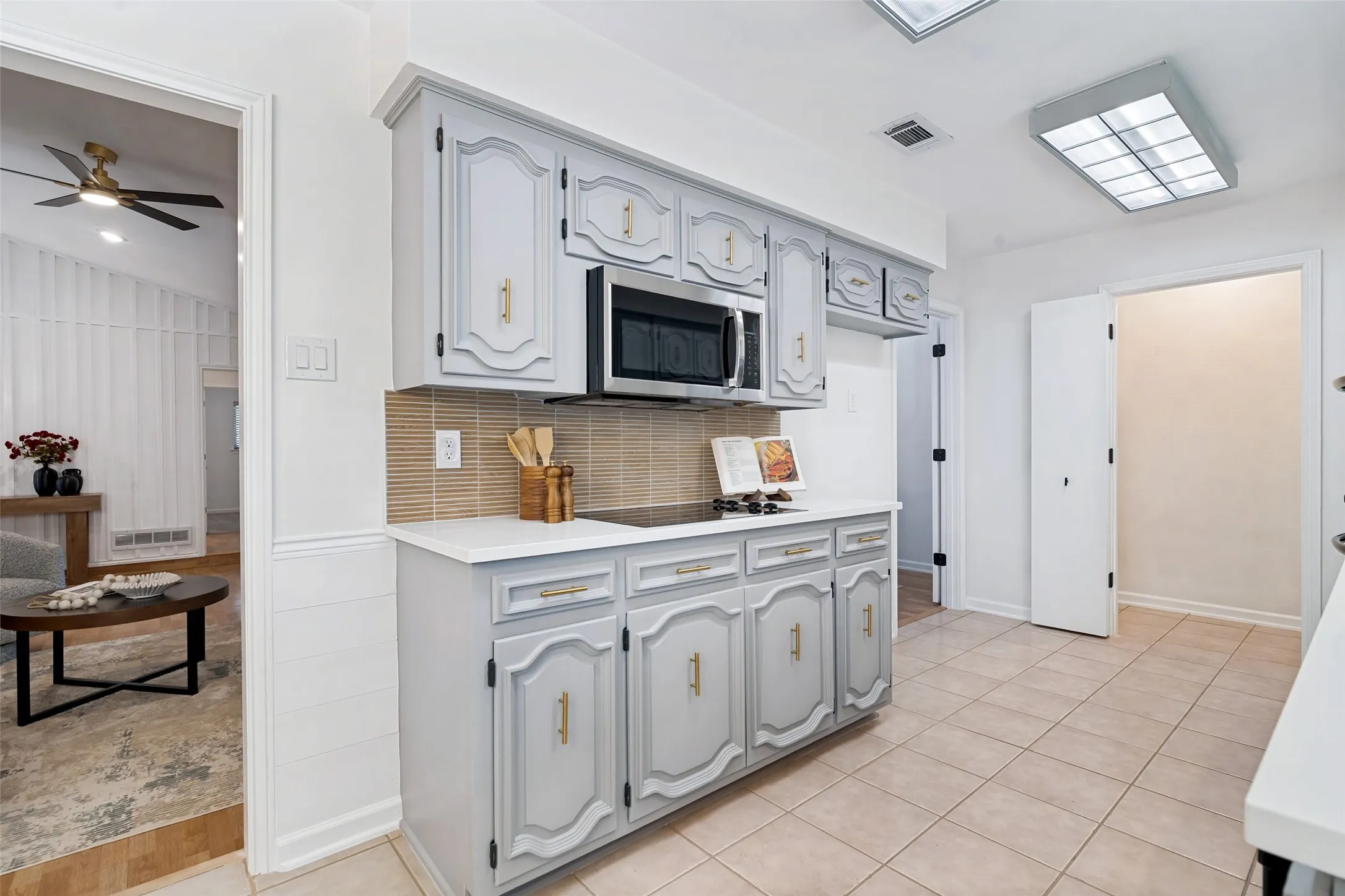 Single Family Residence For Sale in Dallas County , 2505 Parkside Drive, Garland, Texas 75040, 3 Bedroom, 2 Bathroom, 2 Garage spaces, 2,071 Sqft, built in 1976, mls#21344058, Real Estate Agent in Garland, Homes For Sale in Dallas county, Homes For Sale in Garland, Realtor in Garland Texas, Real Estate Brokerage Independent Realty Texas, Luminita Cordes Realtor
