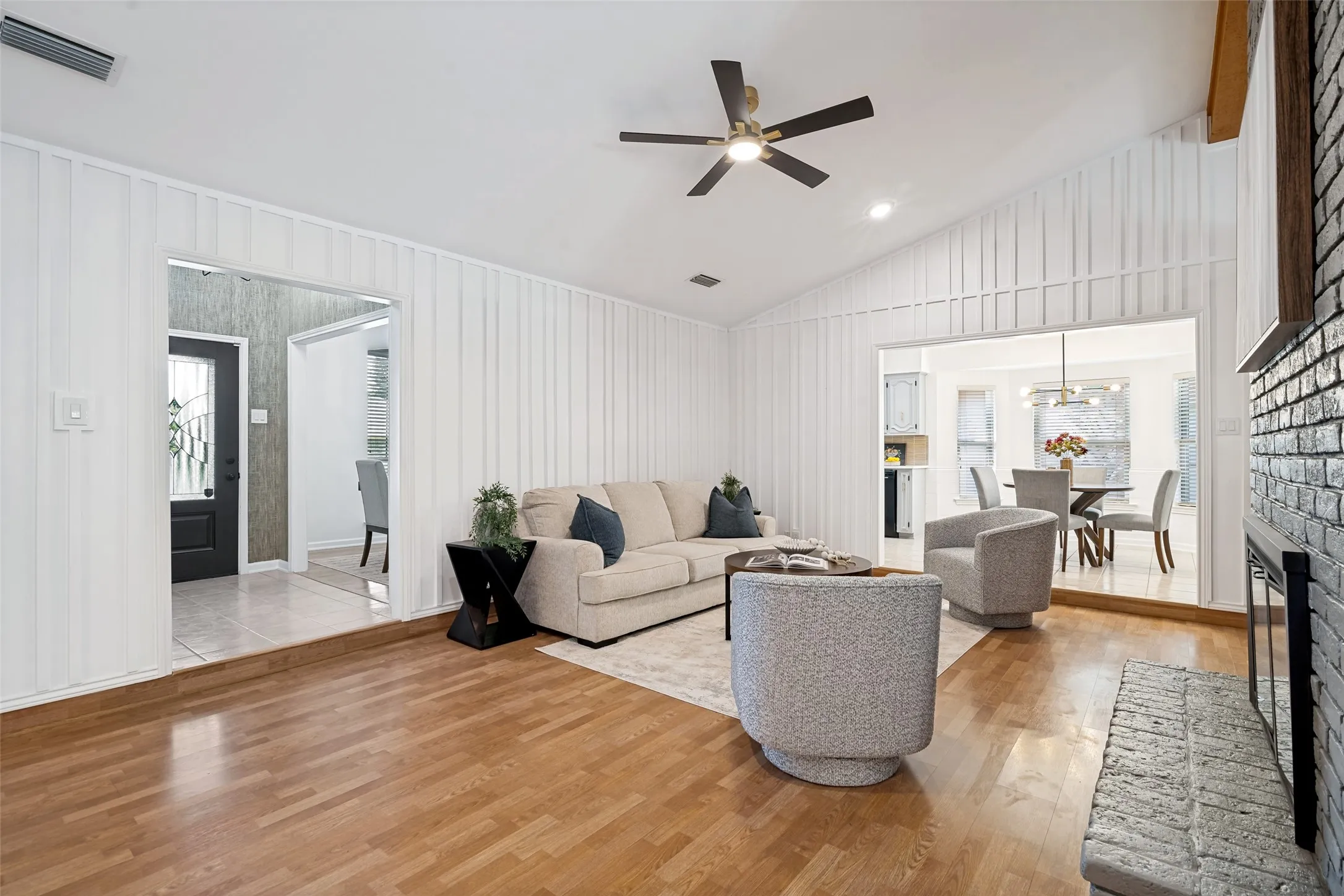 Single Family Residence For Sale in Dallas County , 2505 Parkside Drive, Garland, Texas 75040, 3 Bedroom, 2 Bathroom, 2 Garage spaces, 2,071 Sqft, built in 1976, mls#21344058, Real Estate Agent in Garland, Homes For Sale in Dallas county, Homes For Sale in Garland, Realtor in Garland Texas, Real Estate Brokerage Independent Realty Texas, Luminita Cordes Realtor
