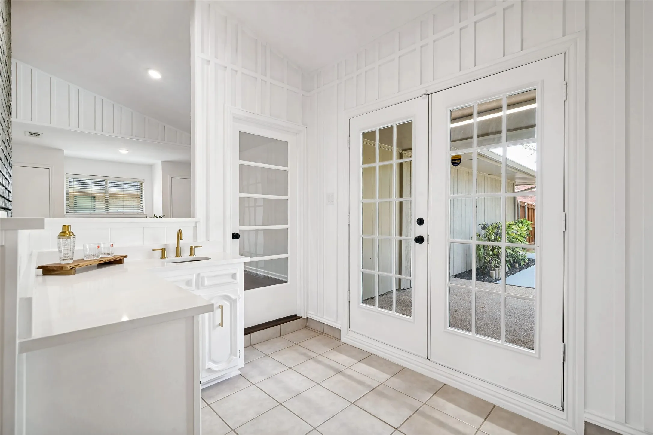 Single Family Residence For Sale in Dallas County , 2505 Parkside Drive, Garland, Texas 75040, 3 Bedroom, 2 Bathroom, 2 Garage spaces, 2,071 Sqft, built in 1976, mls#21344058, Real Estate Agent in Garland, Homes For Sale in Dallas county, Homes For Sale in Garland, Realtor in Garland Texas, Real Estate Brokerage Independent Realty Texas, Luminita Cordes Realtor