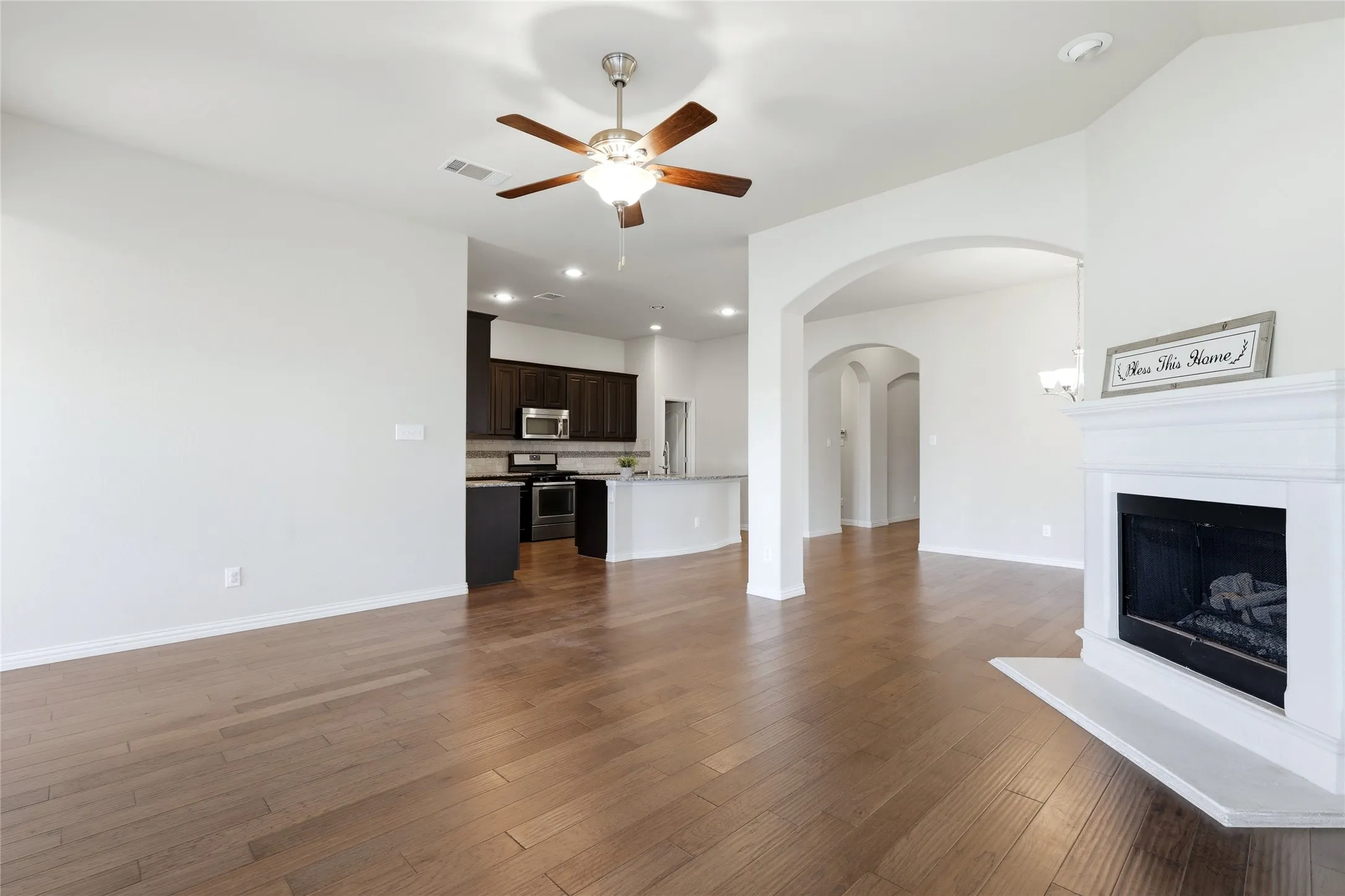 Single Family Residence For Sale in Dallas County , 5809 Petunia Lane, Rowlett, Texas 75089, 3 Bedroom, 2 Bathroom, 2 Garage spaces, 1,910 Sqft, built in 2016, mls#21351198, Real Estate Agent in Rowlett, Homes For Sale in Dallas county, Homes For Sale in Rowlett, Realtor in Rowlett Texas, Real Estate Brokerage Independent Realty Texas, Luminita Cordes Realtor