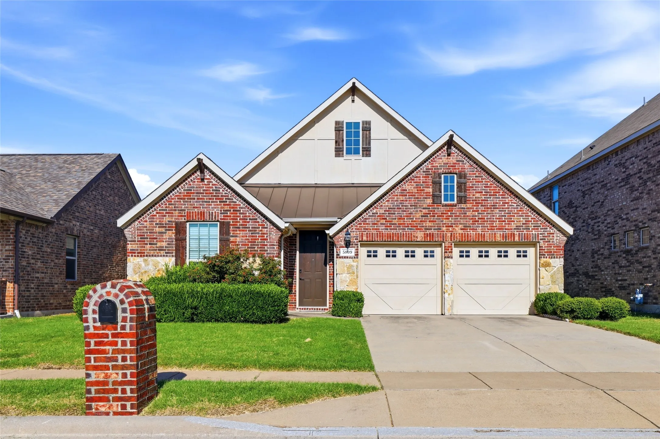 Single Family Residence For Sale in Dallas County , 5809 Petunia Lane, Rowlett, Texas 75089, 3 Bedroom, 2 Bathroom, 2 Garage spaces, 1,910 Sqft, built in 2016, mls#21351198, Real Estate Agent in Rowlett, Homes For Sale in Dallas county, Homes For Sale in Rowlett, Realtor in Rowlett Texas, Real Estate Brokerage Independent Realty Texas, Luminita Cordes Realtor