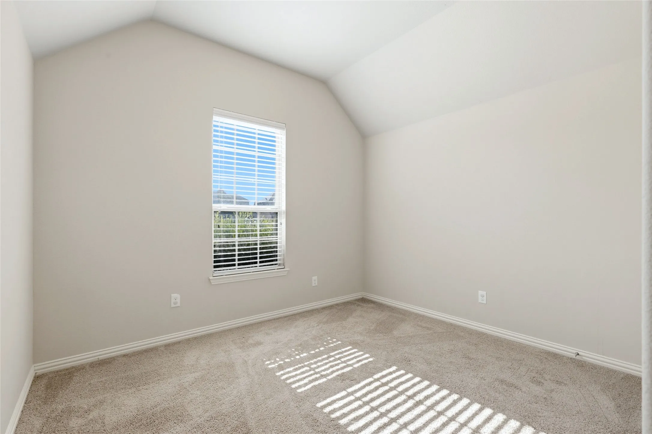 Single Family Residence For Sale in Dallas County , 5809 Petunia Lane, Rowlett, Texas 75089, 3 Bedroom, 2 Bathroom, 2 Garage spaces, 1,910 Sqft, built in 2016, mls#21351198, Real Estate Agent in Rowlett, Homes For Sale in Dallas county, Homes For Sale in Rowlett, Realtor in Rowlett Texas, Real Estate Brokerage Independent Realty Texas, Luminita Cordes Realtor