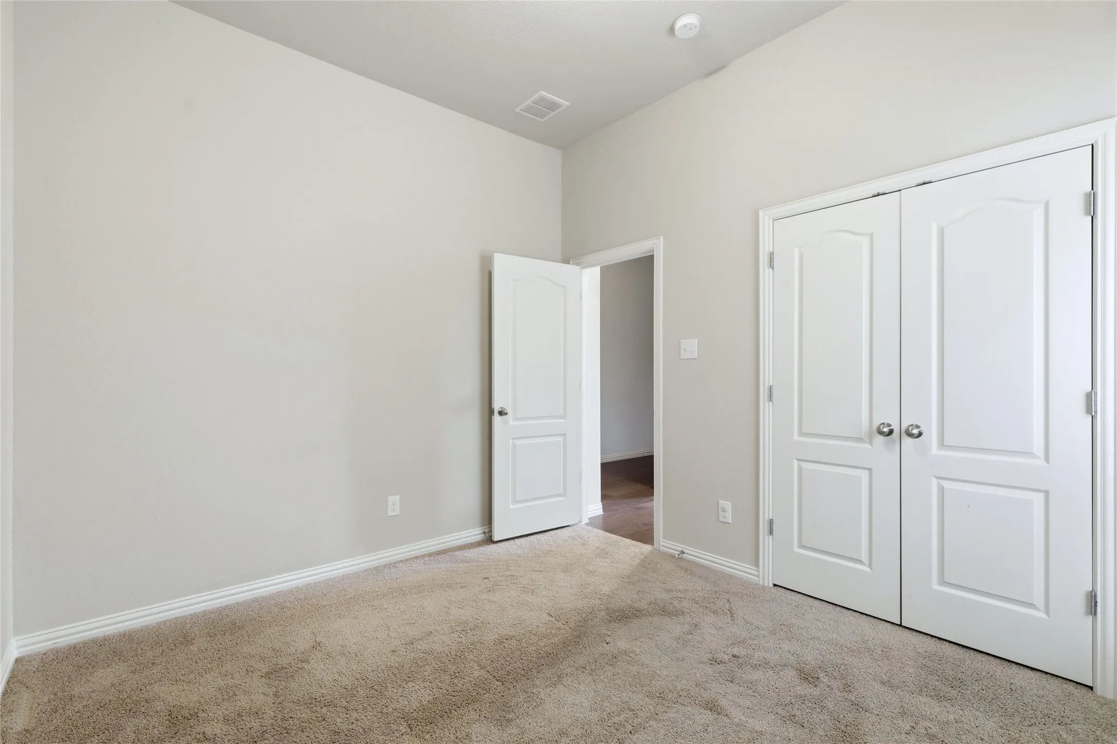 Single Family Residence For Sale in Dallas County , 5809 Petunia Lane, Rowlett, Texas 75089, 3 Bedroom, 2 Bathroom, 2 Garage spaces, 1,910 Sqft, built in 2016, mls#21351198, Real Estate Agent in Rowlett, Homes For Sale in Dallas county, Homes For Sale in Rowlett, Realtor in Rowlett Texas, Real Estate Brokerage Independent Realty Texas, Luminita Cordes Realtor
