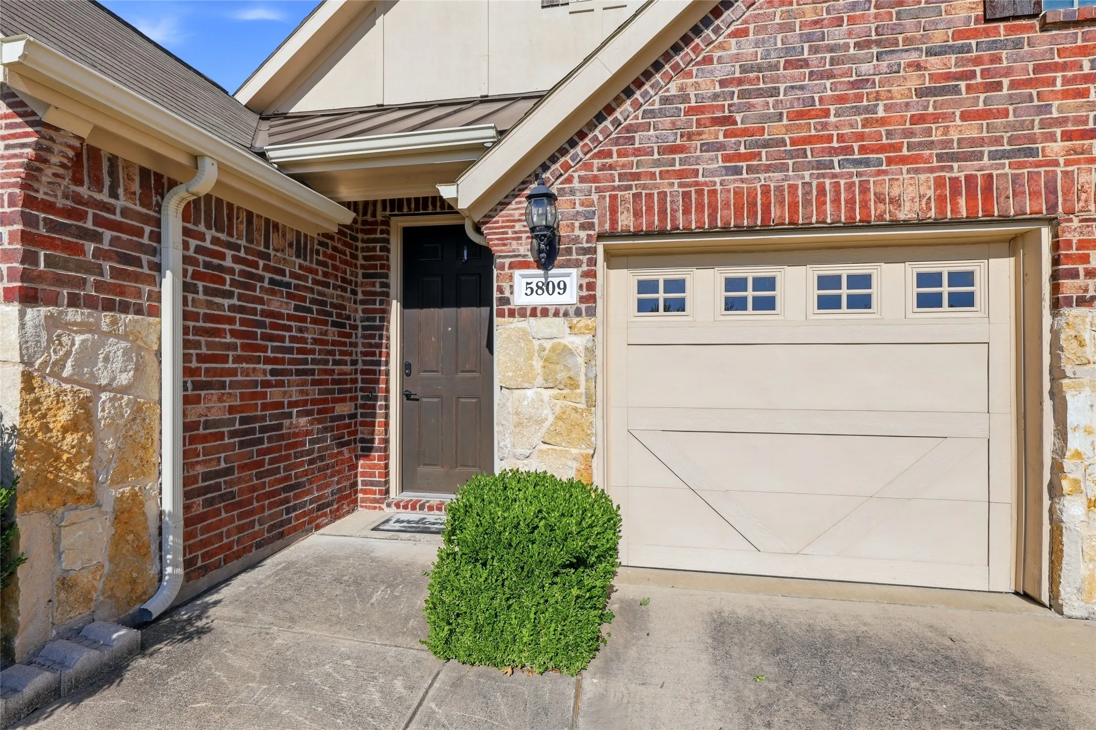 Single Family Residence For Sale in Dallas County , 5809 Petunia Lane, Rowlett, Texas 75089, 3 Bedroom, 2 Bathroom, 2 Garage spaces, 1,910 Sqft, built in 2016, mls#21351198, Real Estate Agent in Rowlett, Homes For Sale in Dallas county, Homes For Sale in Rowlett, Realtor in Rowlett Texas, Real Estate Brokerage Independent Realty Texas, Luminita Cordes Realtor