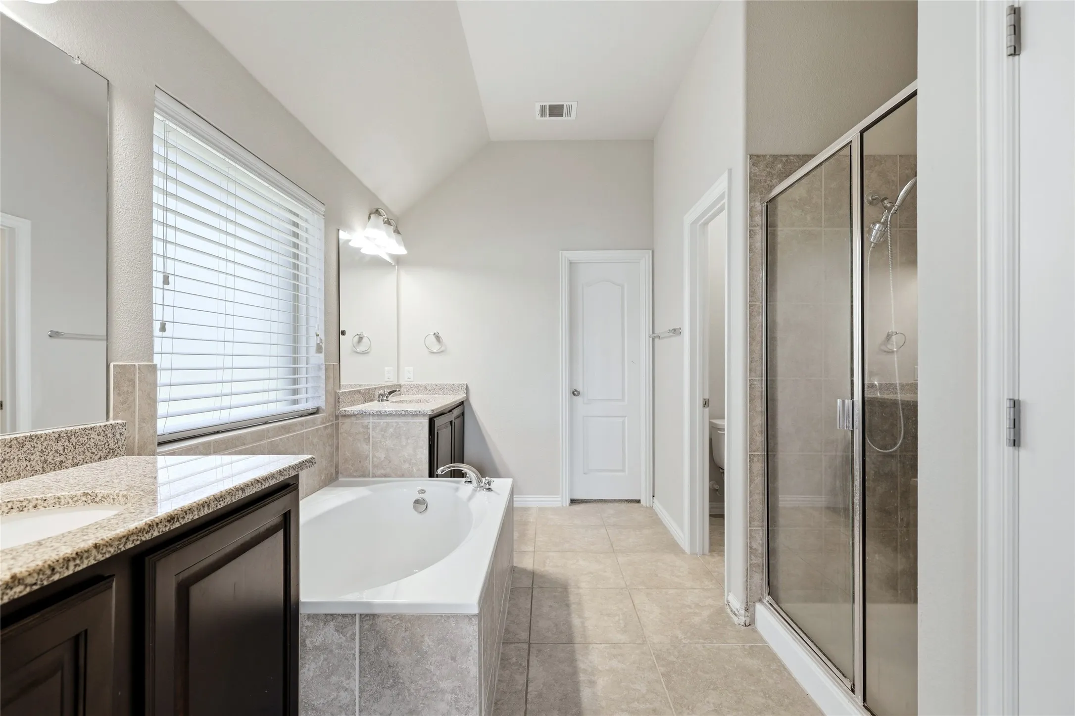 Single Family Residence For Sale in Dallas County , 5809 Petunia Lane, Rowlett, Texas 75089, 3 Bedroom, 2 Bathroom, 2 Garage spaces, 1,910 Sqft, built in 2016, mls#21351198, Real Estate Agent in Rowlett, Homes For Sale in Dallas county, Homes For Sale in Rowlett, Realtor in Rowlett Texas, Real Estate Brokerage Independent Realty Texas, Luminita Cordes Realtor