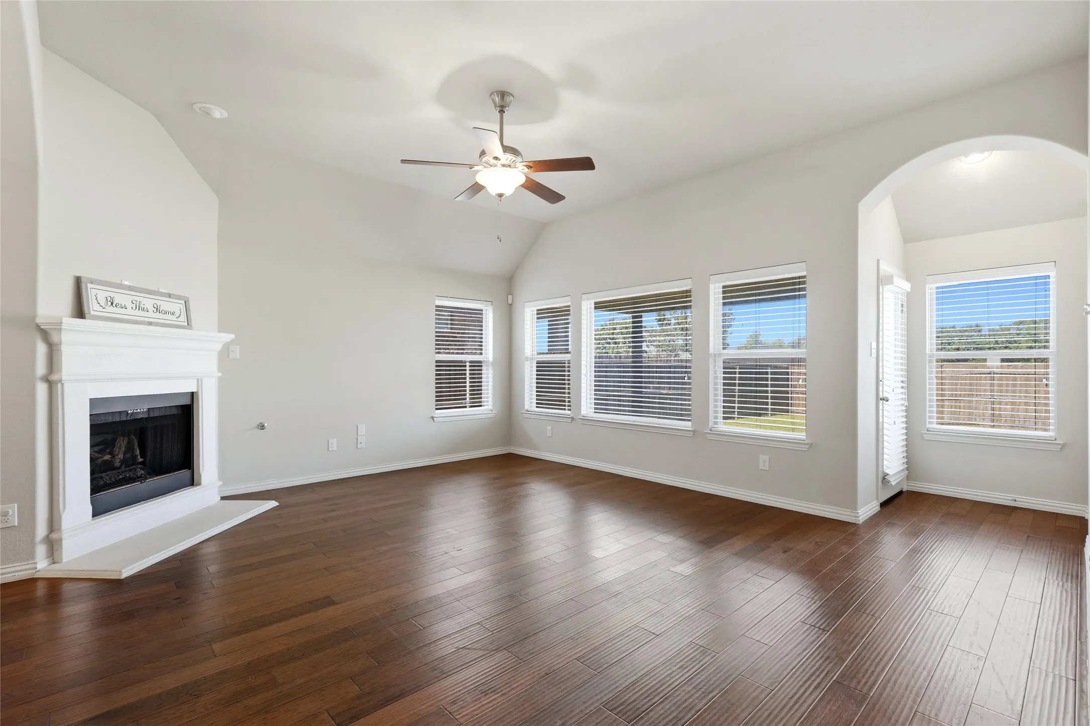 Single Family Residence For Sale in Dallas County , 5809 Petunia Lane, Rowlett, Texas 75089, 3 Bedroom, 2 Bathroom, 2 Garage spaces, 1,910 Sqft, built in 2016, mls#21351198, Real Estate Agent in Rowlett, Homes For Sale in Dallas county, Homes For Sale in Rowlett, Realtor in Rowlett Texas, Real Estate Brokerage Independent Realty Texas, Luminita Cordes Realtor