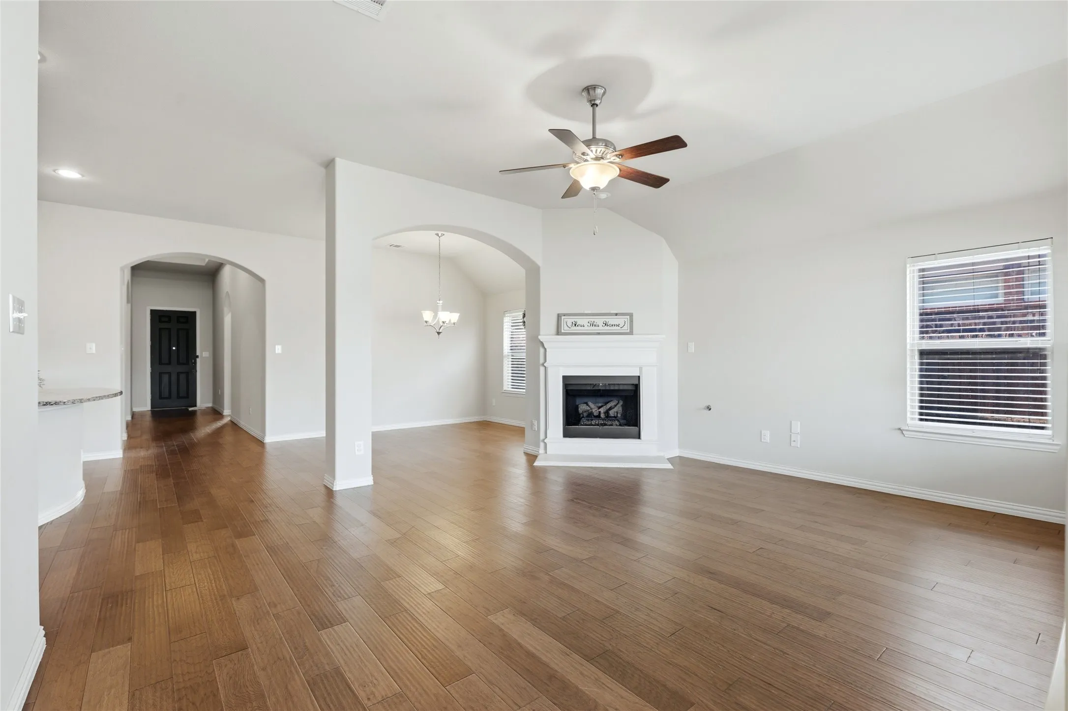 Single Family Residence For Sale in Dallas County , 5809 Petunia Lane, Rowlett, Texas 75089, 3 Bedroom, 2 Bathroom, 2 Garage spaces, 1,910 Sqft, built in 2016, mls#21351198, Real Estate Agent in Rowlett, Homes For Sale in Dallas county, Homes For Sale in Rowlett, Realtor in Rowlett Texas, Real Estate Brokerage Independent Realty Texas, Luminita Cordes Realtor