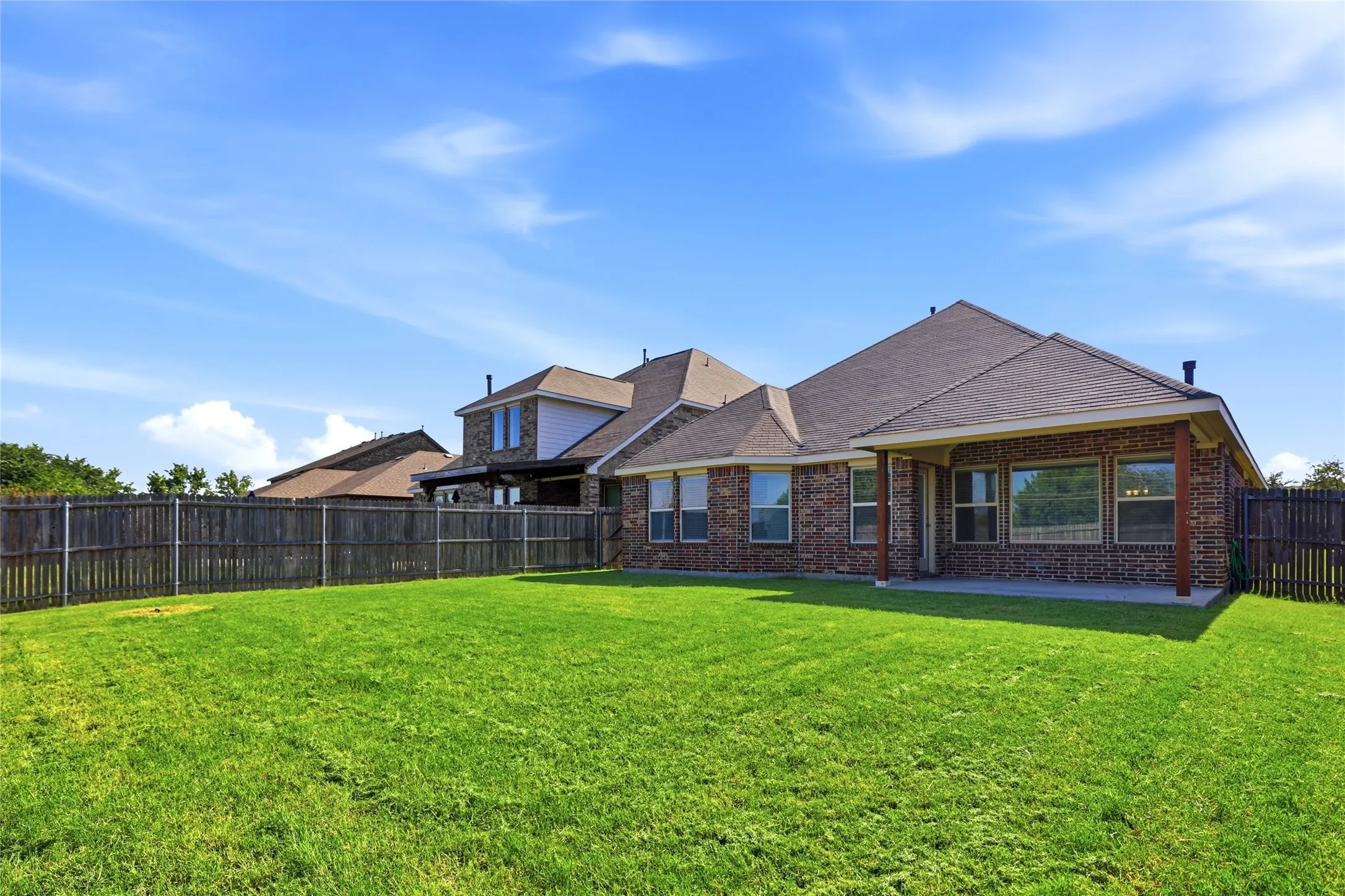 Single Family Residence For Sale in Dallas County , 5809 Petunia Lane, Rowlett, Texas 75089, 3 Bedroom, 2 Bathroom, 2 Garage spaces, 1,910 Sqft, built in 2016, mls#21351198, Real Estate Agent in Rowlett, Homes For Sale in Dallas county, Homes For Sale in Rowlett, Realtor in Rowlett Texas, Real Estate Brokerage Independent Realty Texas, Luminita Cordes Realtor