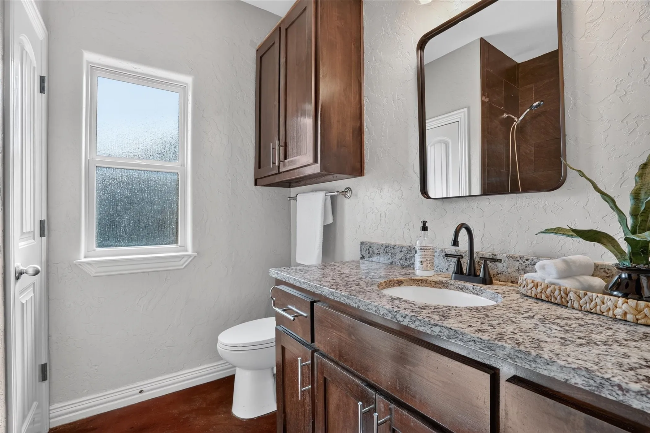 Single Family Residence For Sale in Hood County , 6403 Westover Drive, Granbury, Texas 76049, 4 Bedroom, 3 Bathroom, 2 Garage spaces, 2,239 Sqft, built in 2016, mls#21339382, Real Estate Agent in Granbury, Homes For Sale in Hood county, Homes For Sale in Granbury, Realtor in Granbury Texas, Real Estate Brokerage Independent Realty Texas, Luminita Cordes Realtor
