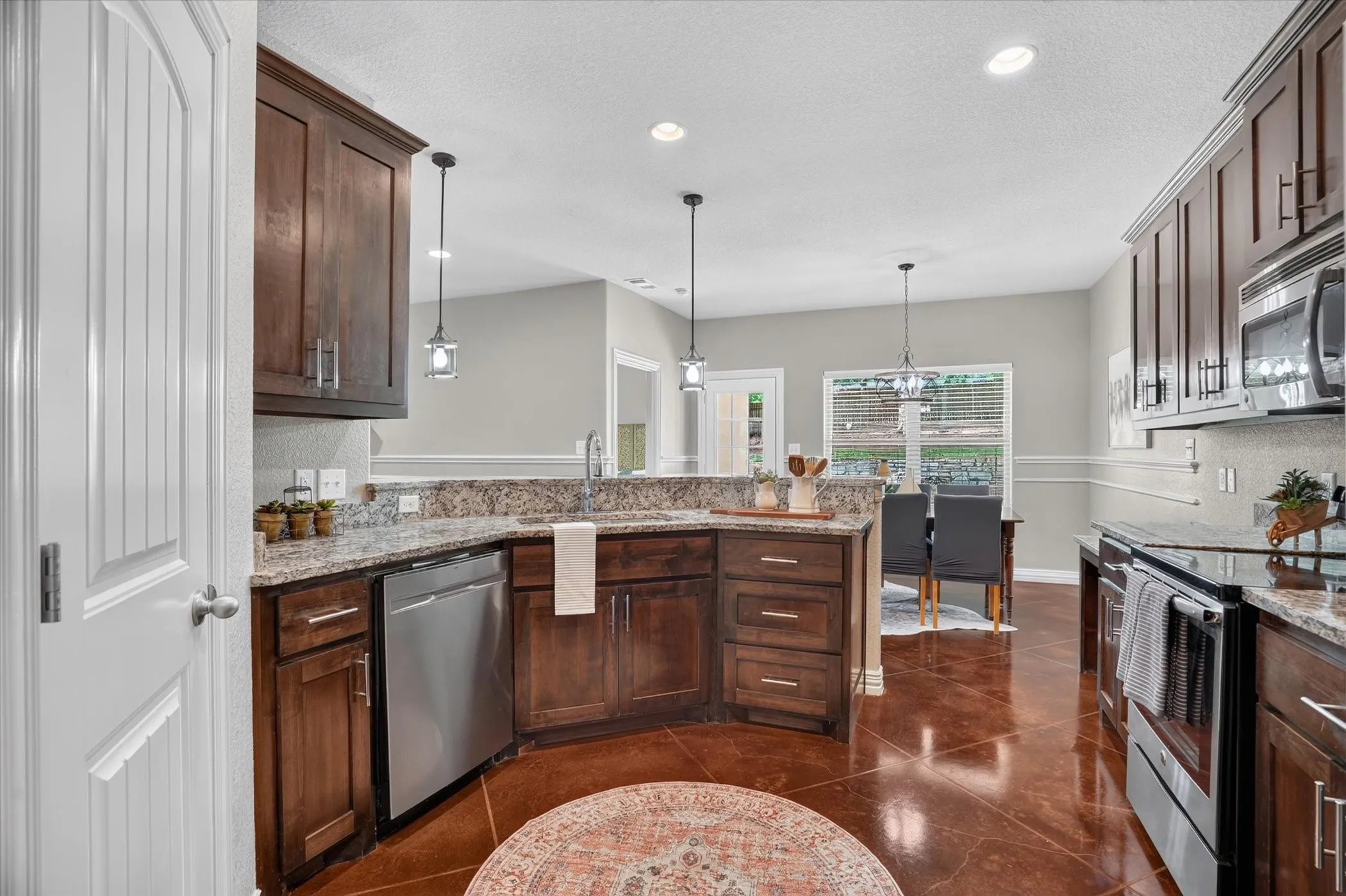 Single Family Residence For Sale in Hood County , 6403 Westover Drive, Granbury, Texas 76049, 4 Bedroom, 3 Bathroom, 2 Garage spaces, 2,239 Sqft, built in 2016, mls#21339382, Real Estate Agent in Granbury, Homes For Sale in Hood county, Homes For Sale in Granbury, Realtor in Granbury Texas, Real Estate Brokerage Independent Realty Texas, Luminita Cordes Realtor