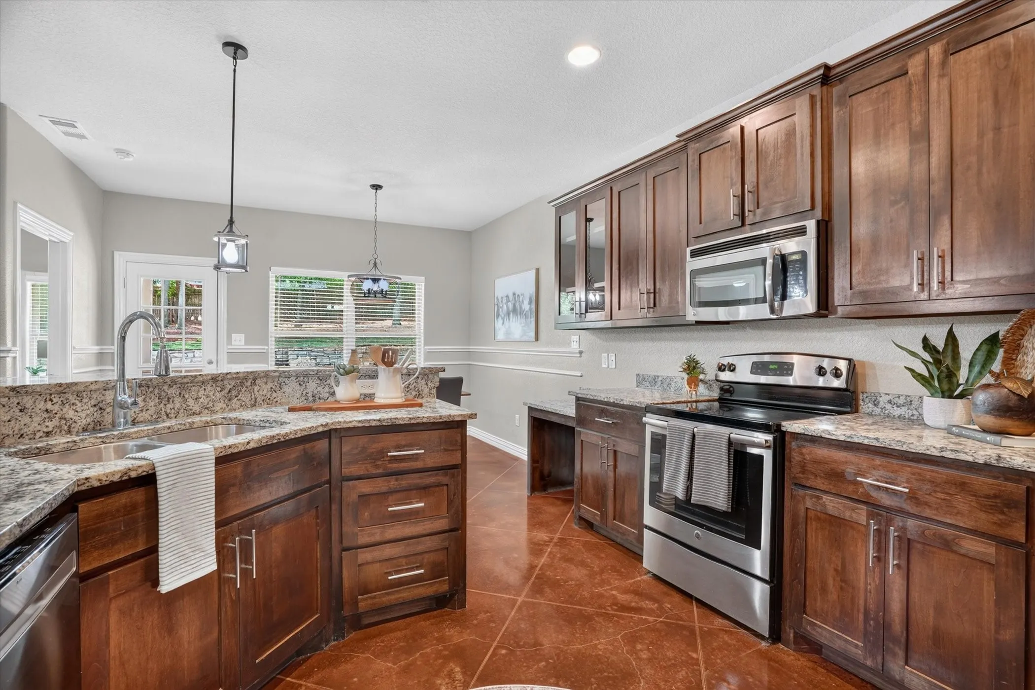 Single Family Residence For Sale in Hood County , 6403 Westover Drive, Granbury, Texas 76049, 4 Bedroom, 3 Bathroom, 2 Garage spaces, 2,239 Sqft, built in 2016, mls#21339382, Real Estate Agent in Granbury, Homes For Sale in Hood county, Homes For Sale in Granbury, Realtor in Granbury Texas, Real Estate Brokerage Independent Realty Texas, Luminita Cordes Realtor