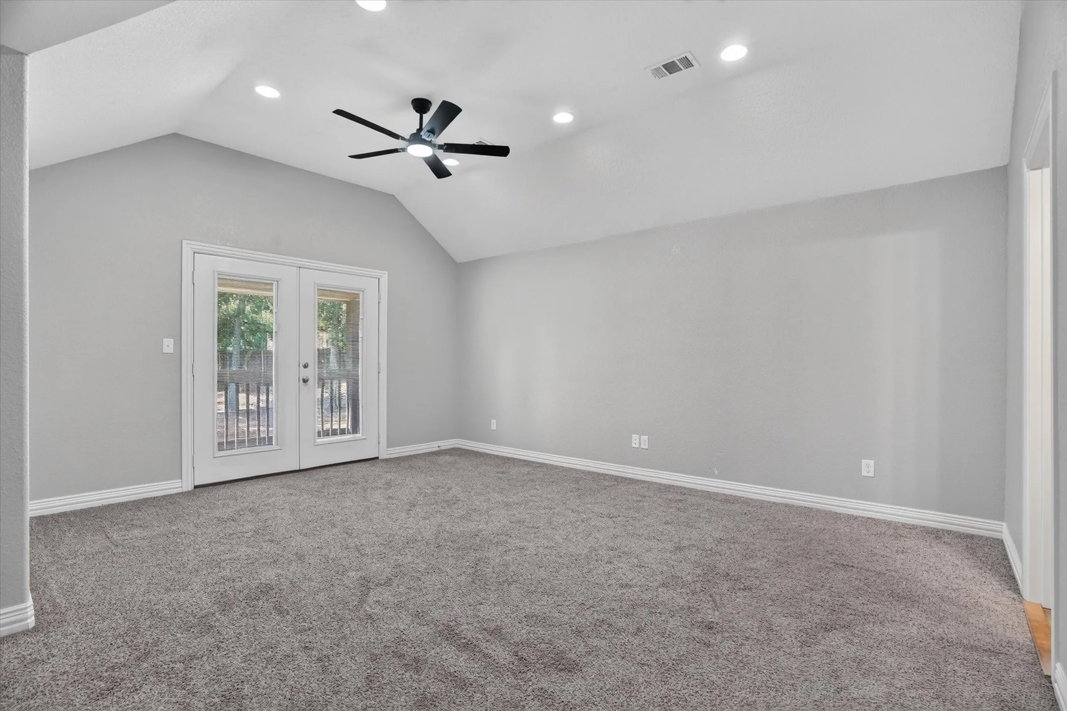 Single Family Residence For Sale in Hood County , 6403 Westover Drive, Granbury, Texas 76049, 4 Bedroom, 3 Bathroom, 2 Garage spaces, 2,239 Sqft, built in 2016, mls#21339382, Real Estate Agent in Granbury, Homes For Sale in Hood county, Homes For Sale in Granbury, Realtor in Granbury Texas, Real Estate Brokerage Independent Realty Texas, Luminita Cordes Realtor