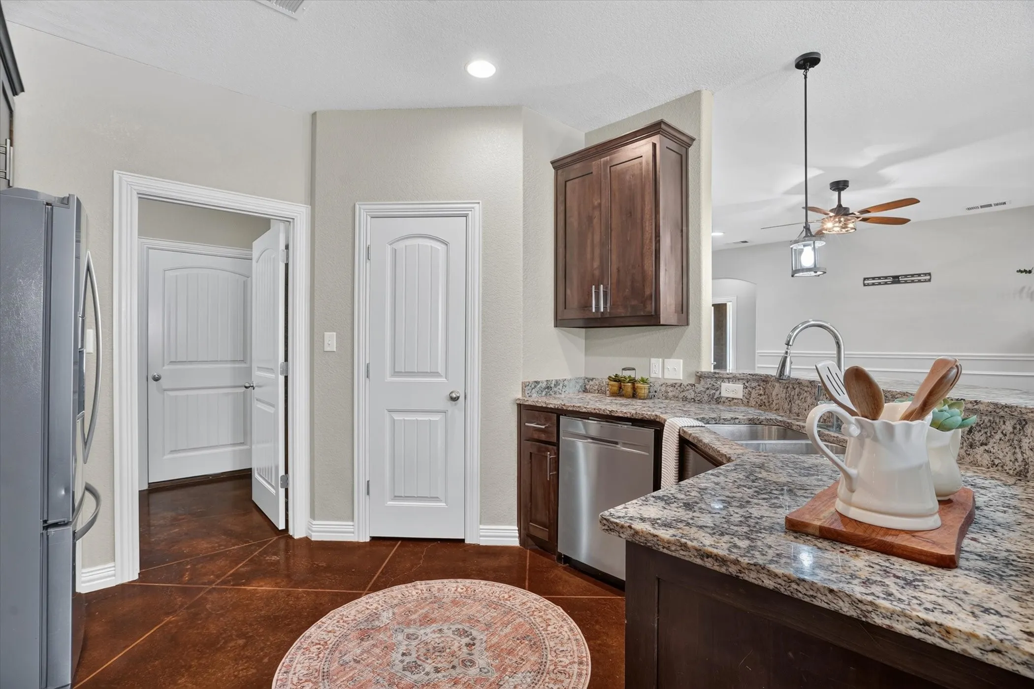 Single Family Residence For Sale in Hood County , 6403 Westover Drive, Granbury, Texas 76049, 4 Bedroom, 3 Bathroom, 2 Garage spaces, 2,239 Sqft, built in 2016, mls#21339382, Real Estate Agent in Granbury, Homes For Sale in Hood county, Homes For Sale in Granbury, Realtor in Granbury Texas, Real Estate Brokerage Independent Realty Texas, Luminita Cordes Realtor