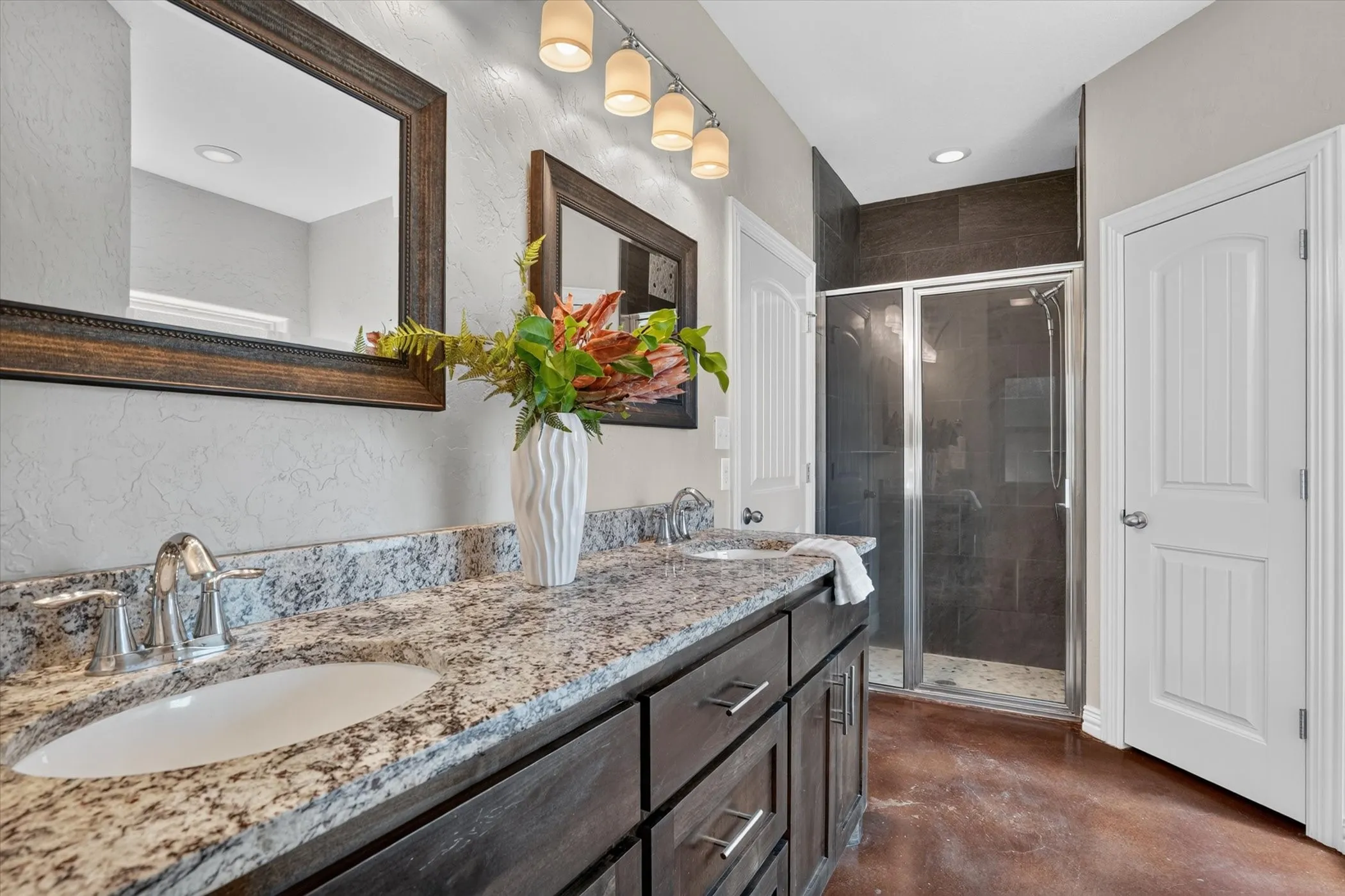 Single Family Residence For Sale in Hood County , 6403 Westover Drive, Granbury, Texas 76049, 4 Bedroom, 3 Bathroom, 2 Garage spaces, 2,239 Sqft, built in 2016, mls#21339382, Real Estate Agent in Granbury, Homes For Sale in Hood county, Homes For Sale in Granbury, Realtor in Granbury Texas, Real Estate Brokerage Independent Realty Texas, Luminita Cordes Realtor