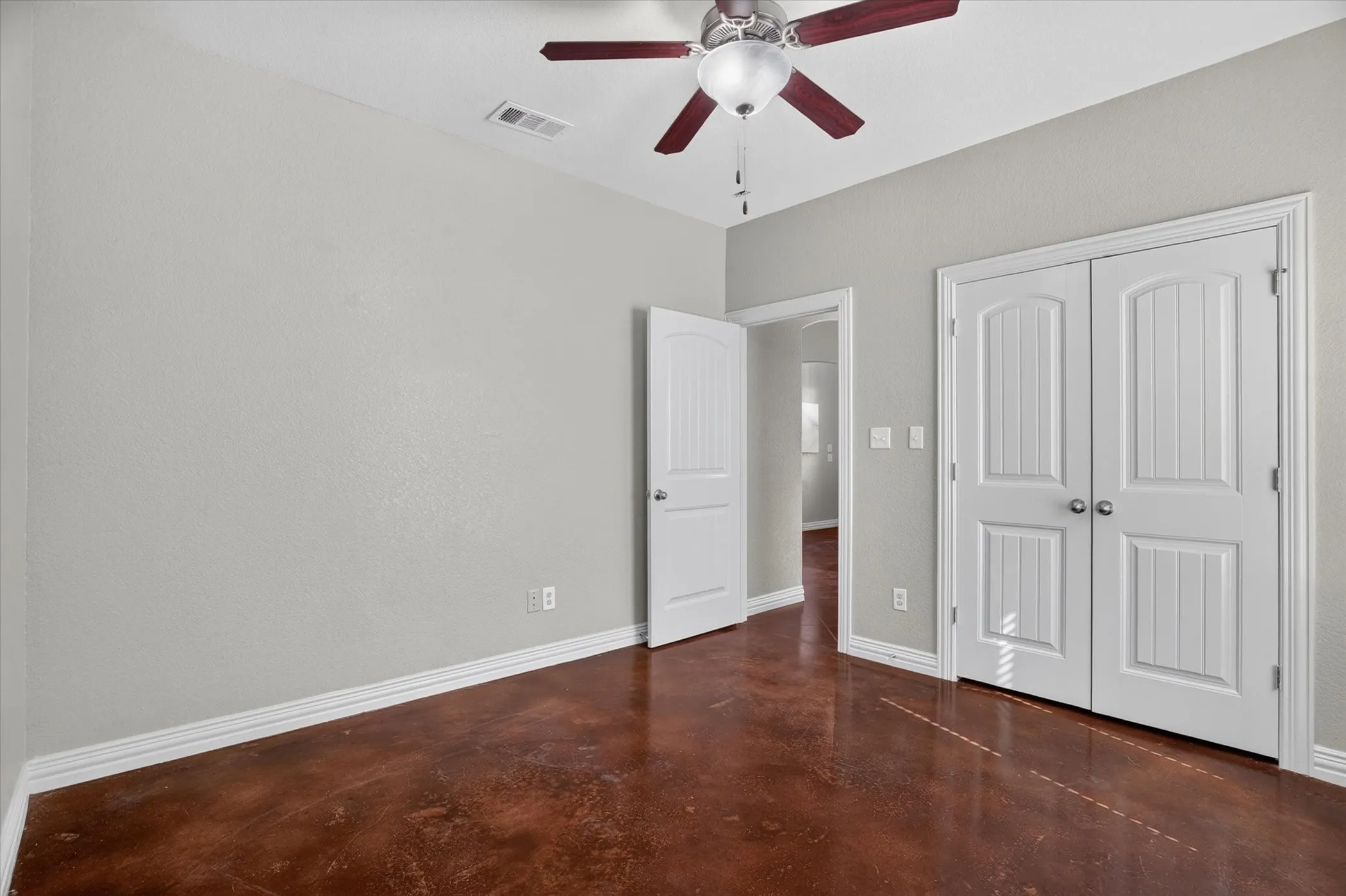 Single Family Residence For Sale in Hood County , 6403 Westover Drive, Granbury, Texas 76049, 4 Bedroom, 3 Bathroom, 2 Garage spaces, 2,239 Sqft, built in 2016, mls#21339382, Real Estate Agent in Granbury, Homes For Sale in Hood county, Homes For Sale in Granbury, Realtor in Granbury Texas, Real Estate Brokerage Independent Realty Texas, Luminita Cordes Realtor
