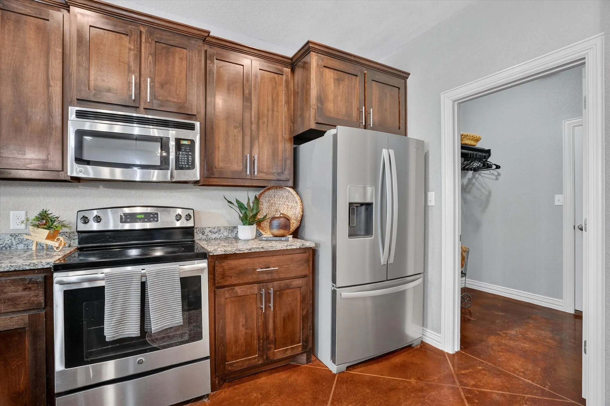 Single Family Residence For Sale in Hood County , 6403 Westover Drive, Granbury, Texas 76049, 4 Bedroom, 3 Bathroom, 2 Garage spaces, 2,239 Sqft, built in 2016, mls#21339382, Real Estate Agent in Granbury, Homes For Sale in Hood county, Homes For Sale in Granbury, Realtor in Granbury Texas, Real Estate Brokerage Independent Realty Texas, Luminita Cordes Realtor