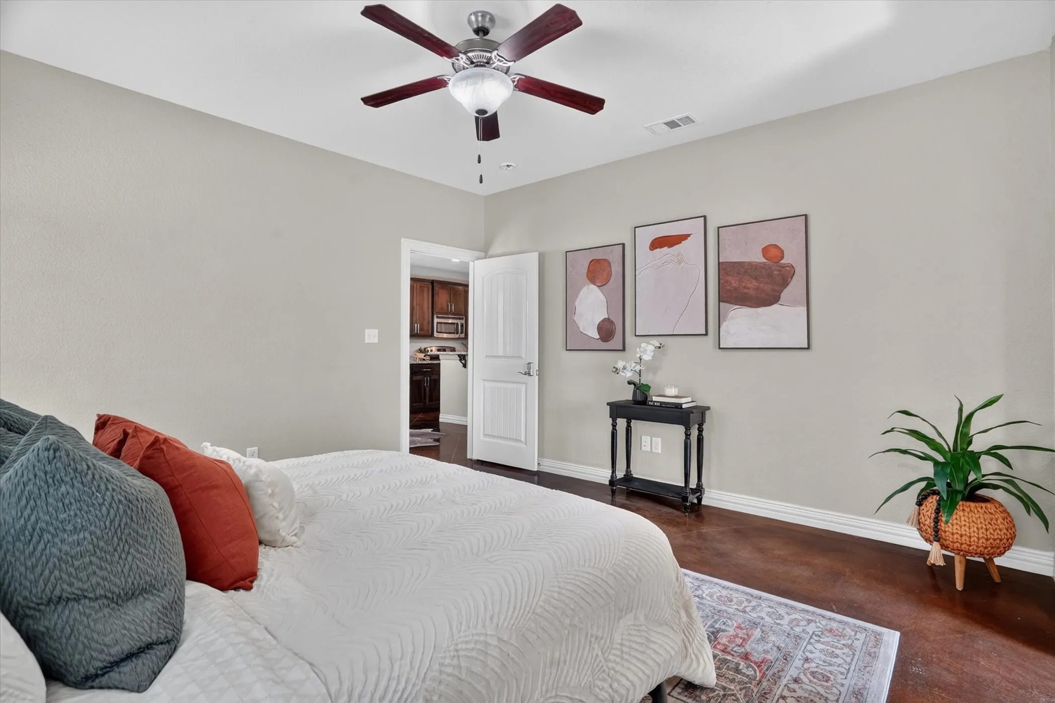 Single Family Residence For Sale in Hood County , 6403 Westover Drive, Granbury, Texas 76049, 4 Bedroom, 3 Bathroom, 2 Garage spaces, 2,239 Sqft, built in 2016, mls#21339382, Real Estate Agent in Granbury, Homes For Sale in Hood county, Homes For Sale in Granbury, Realtor in Granbury Texas, Real Estate Brokerage Independent Realty Texas, Luminita Cordes Realtor