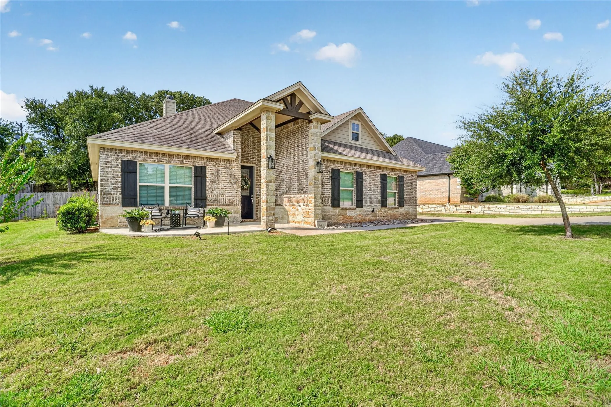 Single Family Residence For Sale in Hood County , 6403 Westover Drive, Granbury, Texas 76049, 4 Bedroom, 3 Bathroom, 2 Garage spaces, 2,239 Sqft, built in 2016, mls#21339382, Real Estate Agent in Granbury, Homes For Sale in Hood county, Homes For Sale in Granbury, Realtor in Granbury Texas, Real Estate Brokerage Independent Realty Texas, Luminita Cordes Realtor