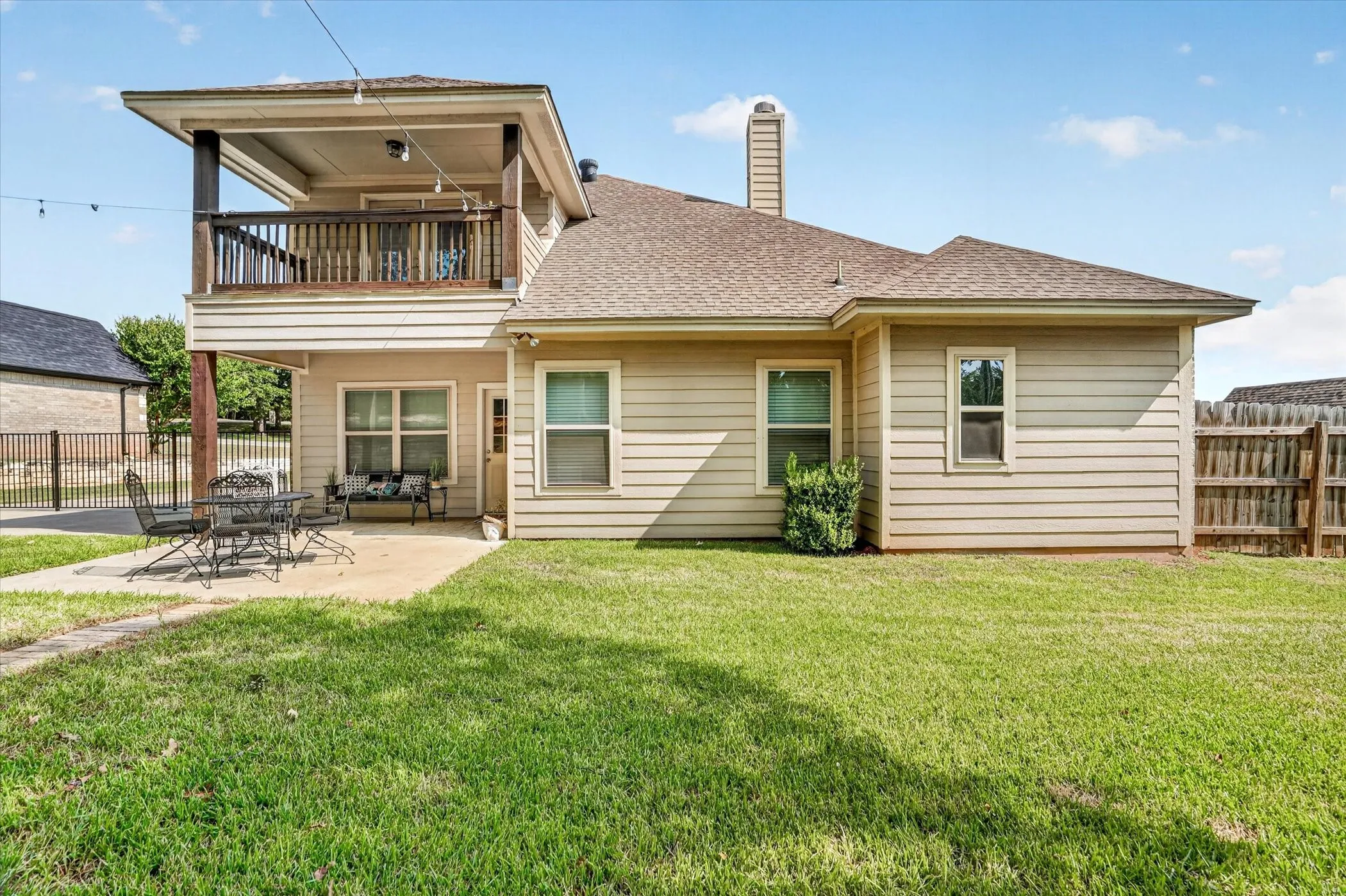 Single Family Residence For Sale in Hood County , 6403 Westover Drive, Granbury, Texas 76049, 4 Bedroom, 3 Bathroom, 2 Garage spaces, 2,239 Sqft, built in 2016, mls#21339382, Real Estate Agent in Granbury, Homes For Sale in Hood county, Homes For Sale in Granbury, Realtor in Granbury Texas, Real Estate Brokerage Independent Realty Texas, Luminita Cordes Realtor