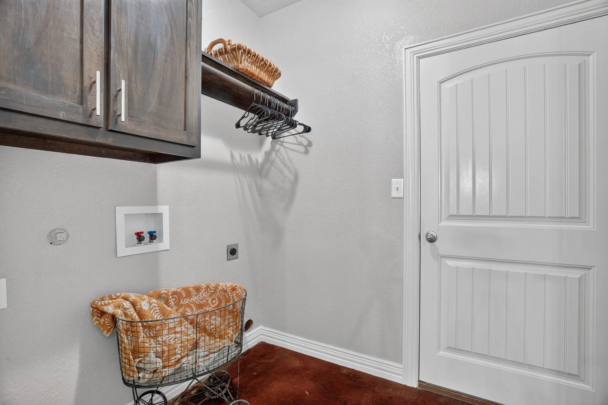 Single Family Residence For Sale in Hood County , 6403 Westover Drive, Granbury, Texas 76049, 4 Bedroom, 3 Bathroom, 2 Garage spaces, 2,239 Sqft, built in 2016, mls#21339382, Real Estate Agent in Granbury, Homes For Sale in Hood county, Homes For Sale in Granbury, Realtor in Granbury Texas, Real Estate Brokerage Independent Realty Texas, Luminita Cordes Realtor