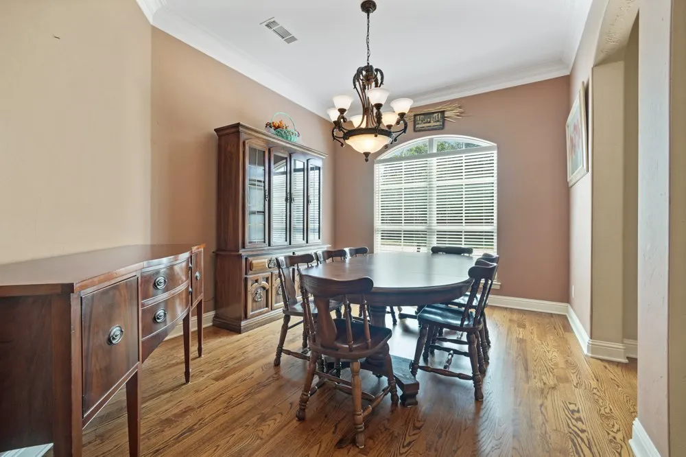 Single Family Residence For Sale in Tarrant County , 1904 Melbourne Drive, Pantego, Texas 76013, 3 Bedroom, 3 Bathroom, 2 Garage spaces, 2,709 Sqft, built in 2009, mls#21345867, Real Estate Agent in Pantego, Homes For Sale in Tarrant county, Homes For Sale in Pantego, Realtor in Pantego Texas, Real Estate Brokerage Independent Realty Texas, Luminita Cordes Realtor